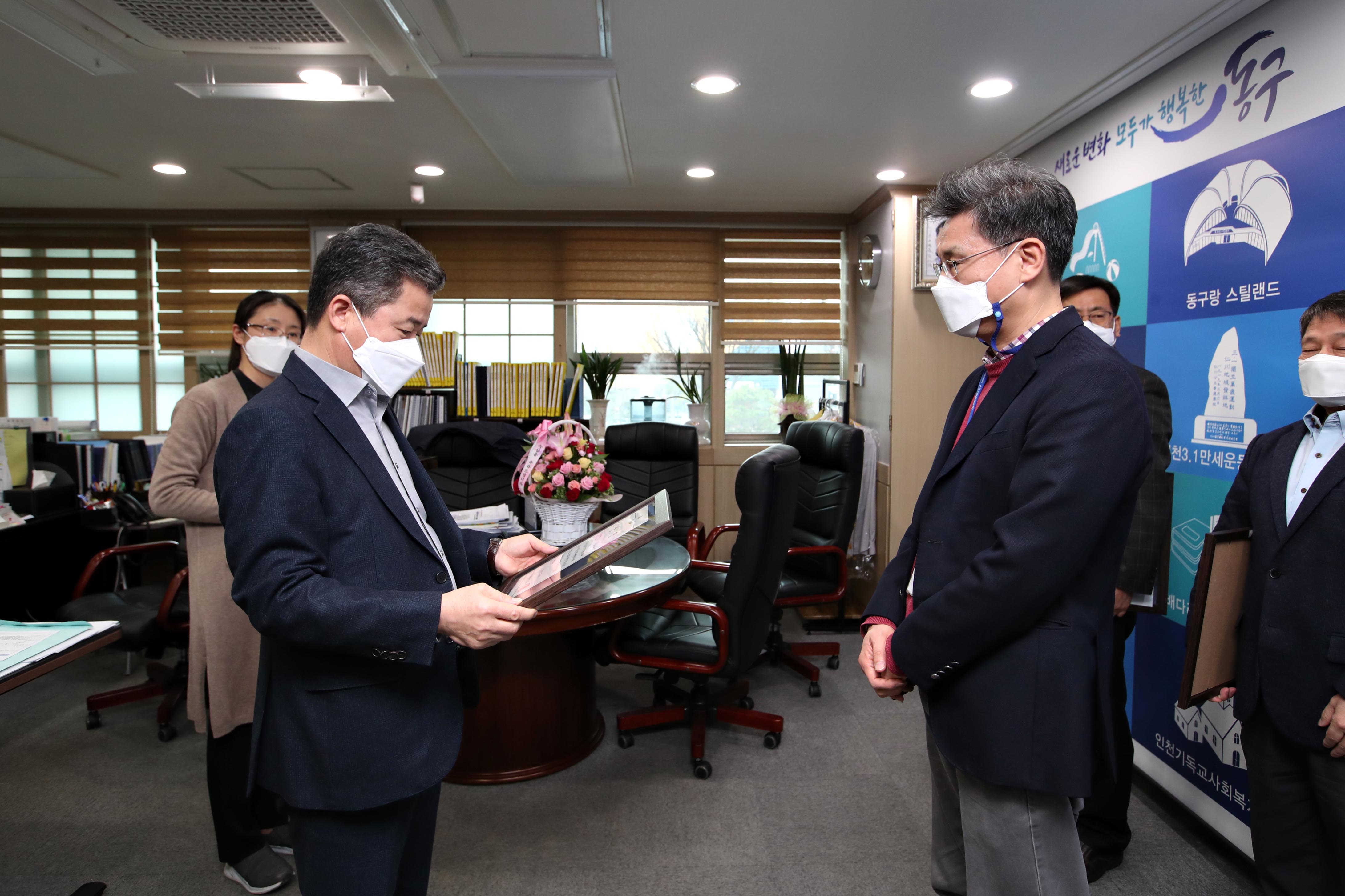 20210304_자체평가_우수부서_상장_수여식5.jpg 이미지