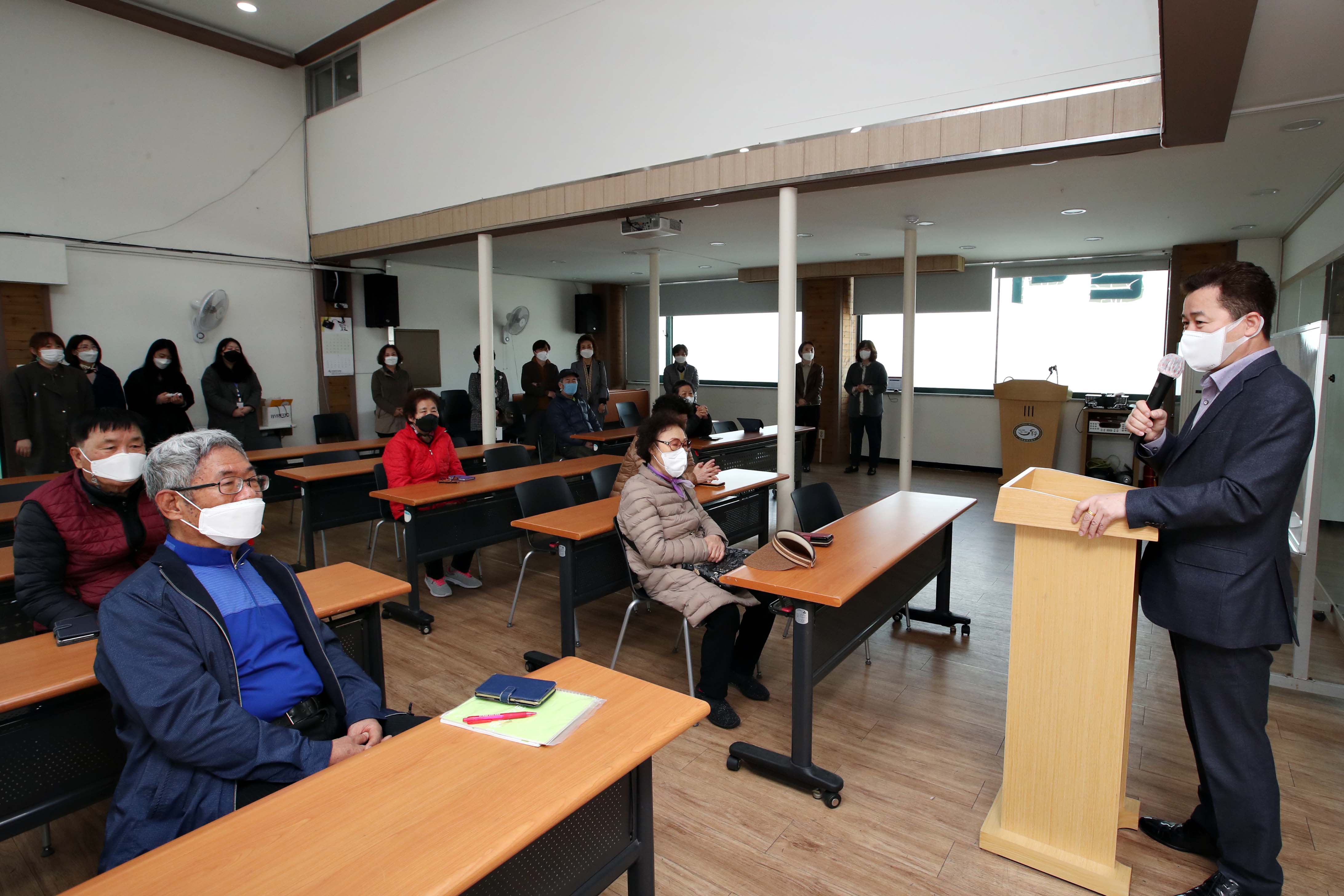 20210329_송현12동_어르신_스마트폰_교육4.jpg 이미지