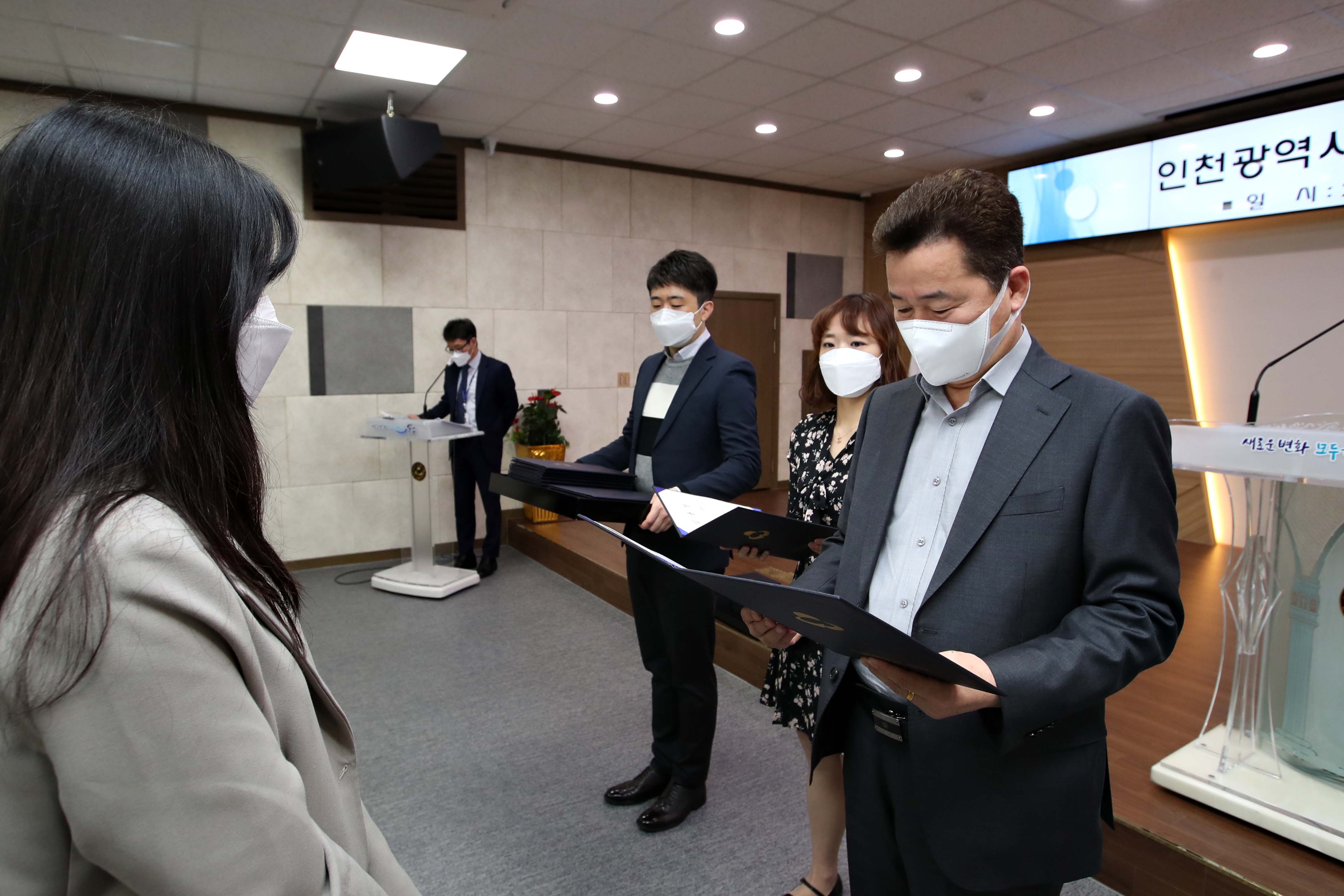 20210401_임용장_수여식8.jpg 이미지