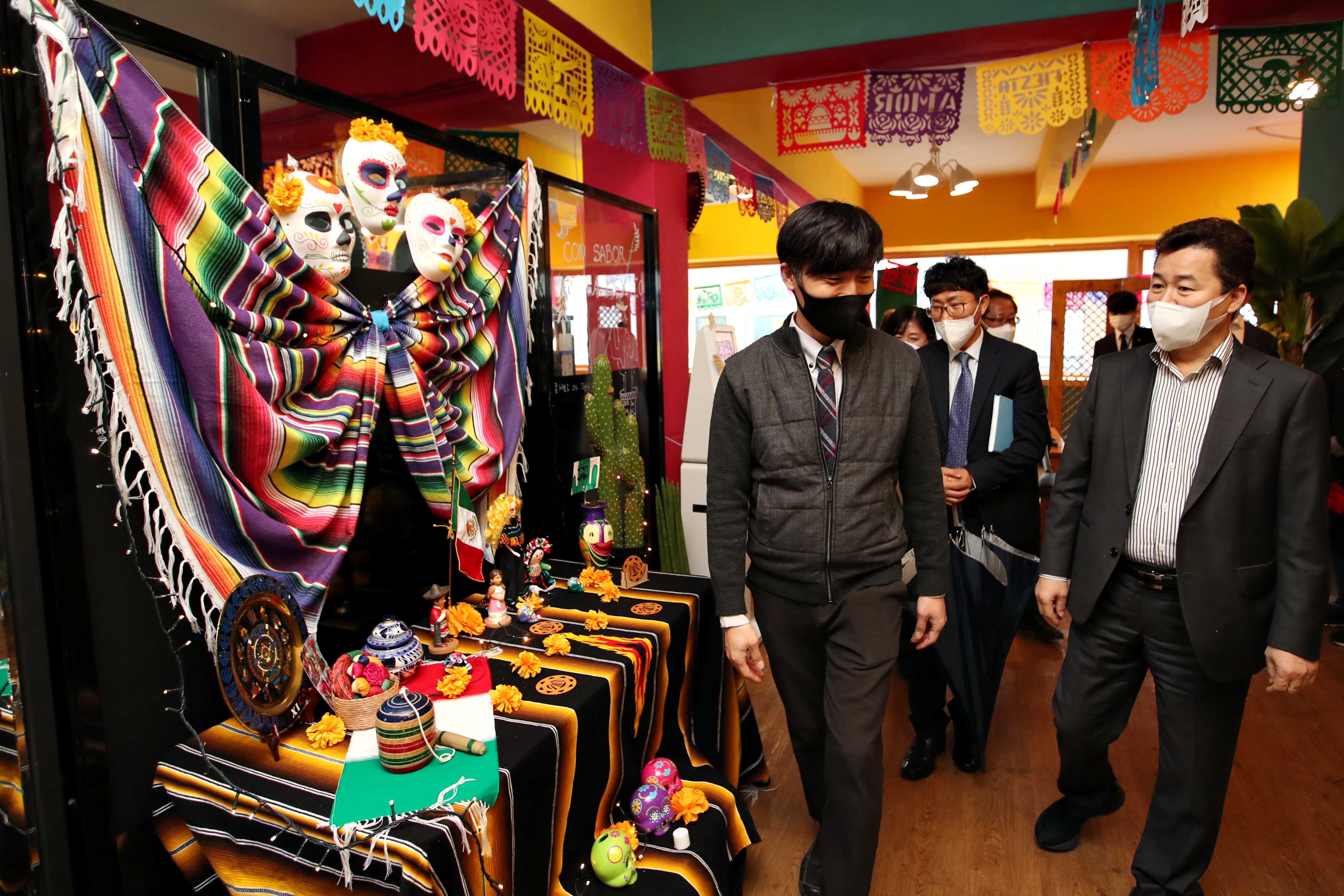 20210412_배다리_문화예술의_거리_조성사업_지원대상자_개업점포_현장_방문17.jpg 이미지