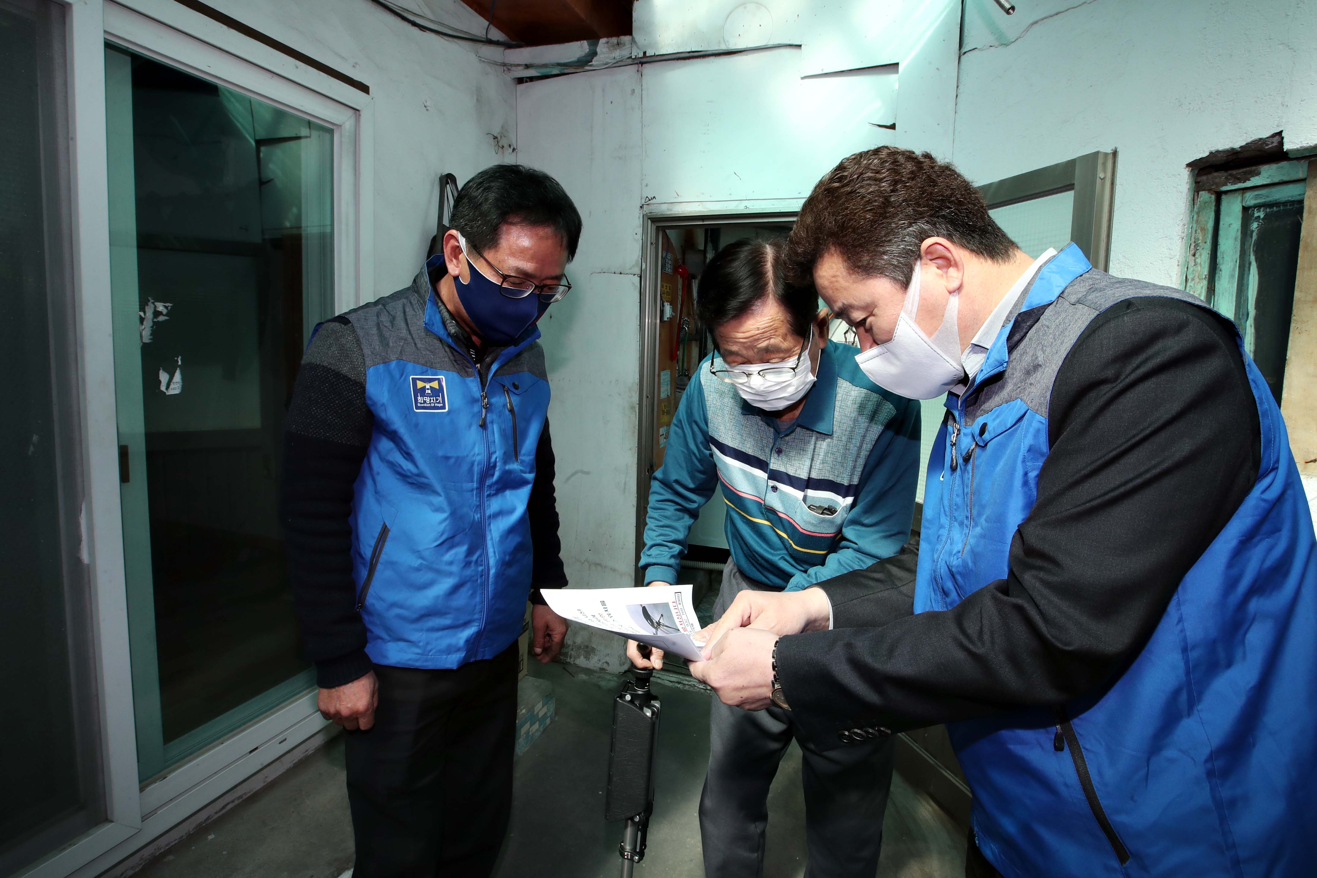 20210413_송림6동_지팡이의자_지원_사업_전달식11.jpg 이미지