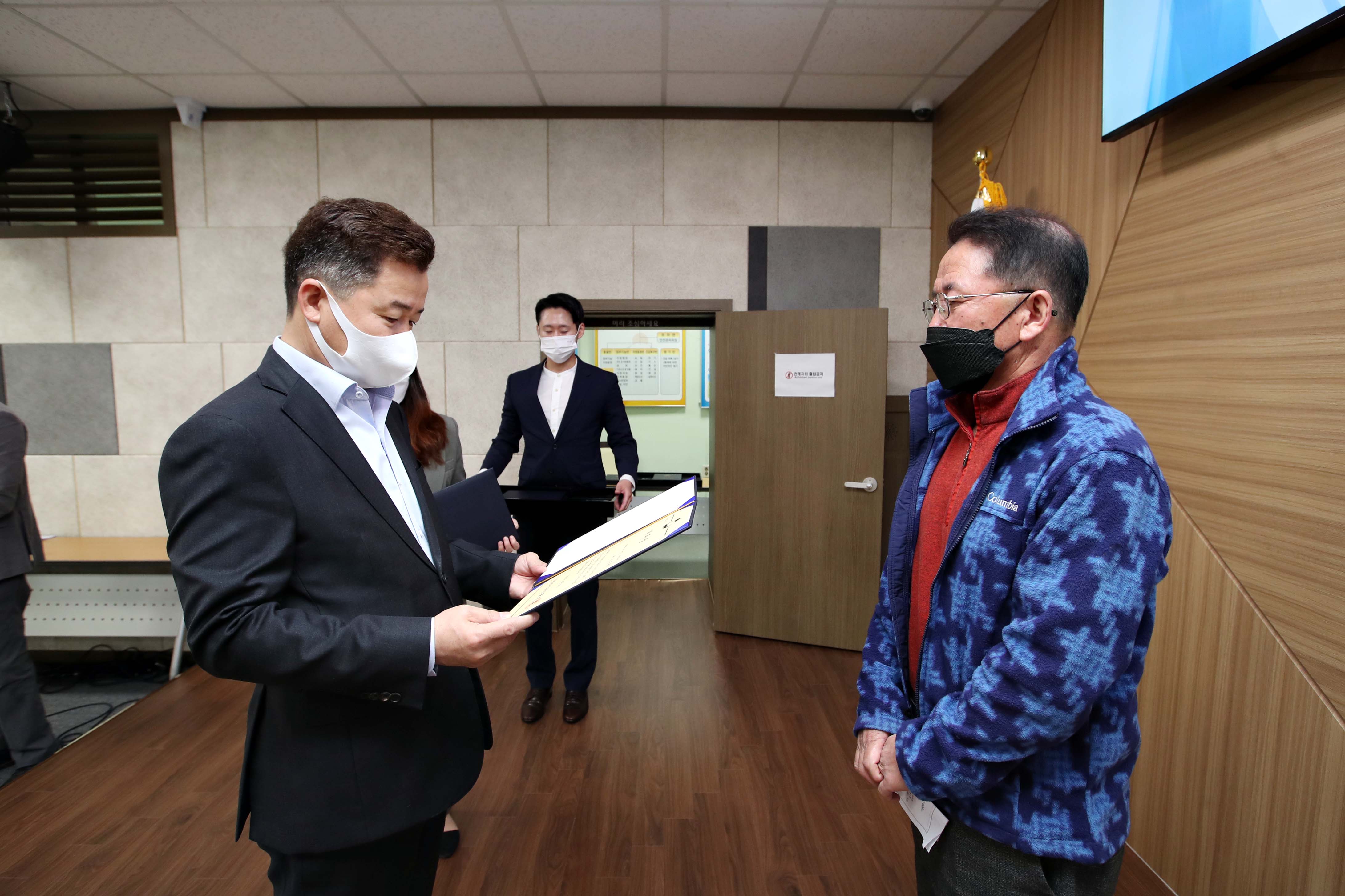20210420_주민자치회_추가모집_위원_위촉식(1권역)22.jpg 이미지