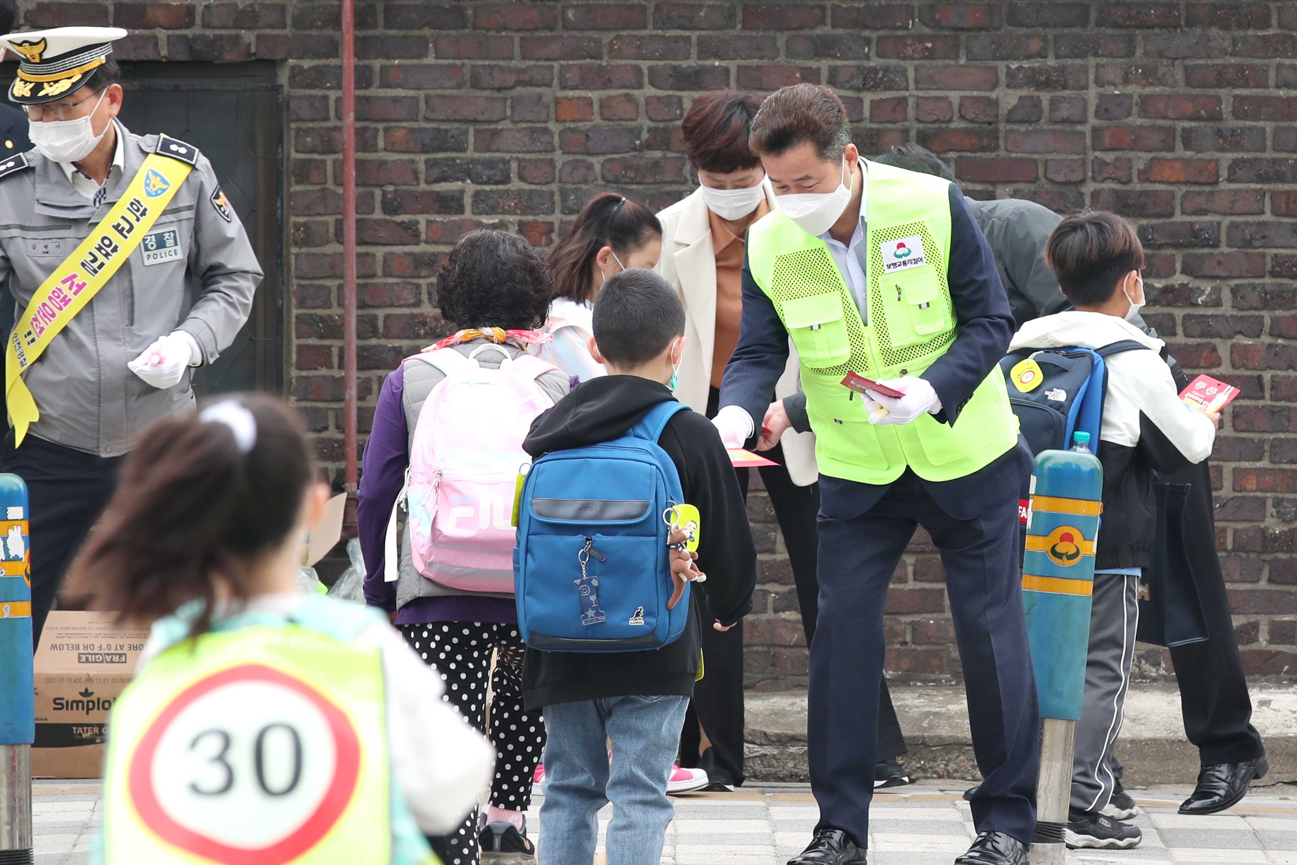 20210427_2021년_민관경_합동_교통안전캠페인14.jpg 이미지