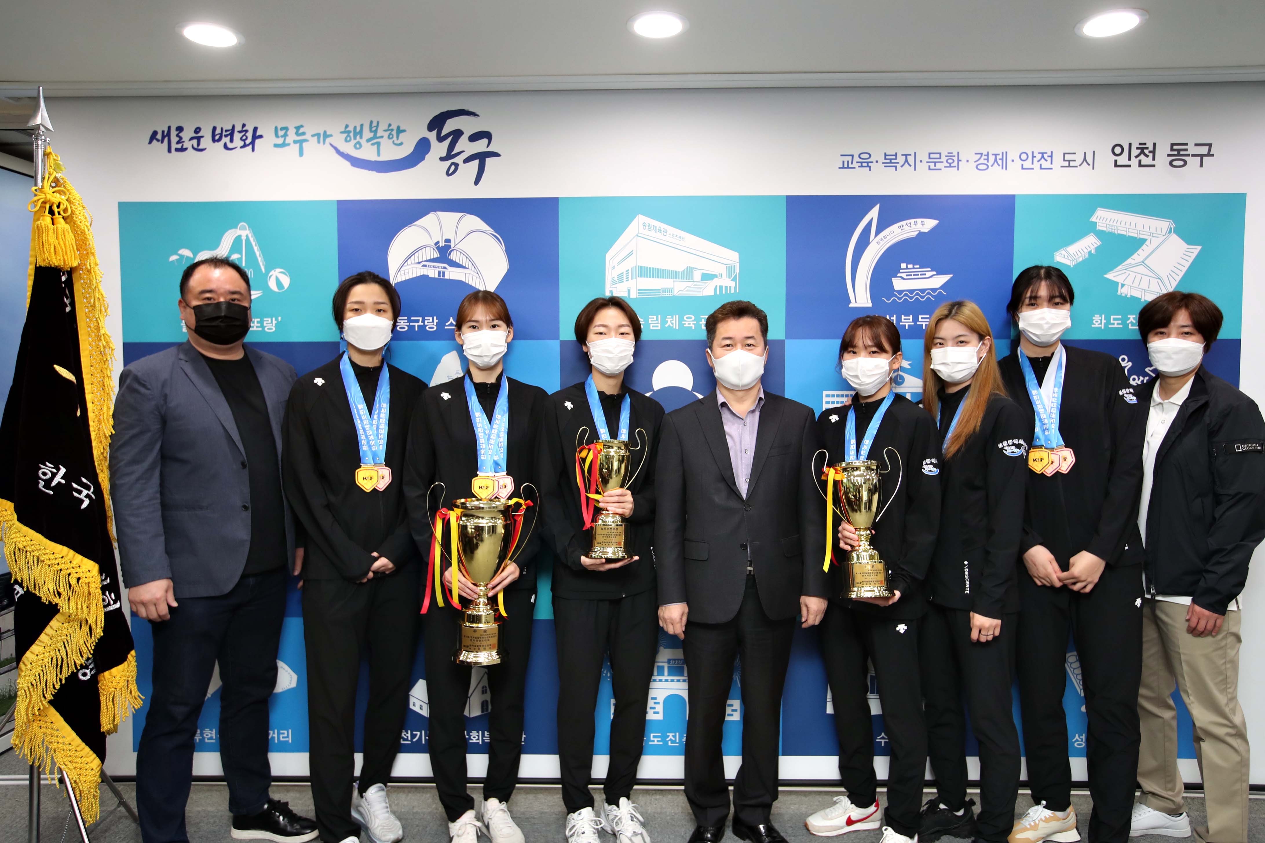 20210504_제15회_한국실업태권도연맹회장기_전국태권도대회_3인조_지명전_우승2.jpg 이미지