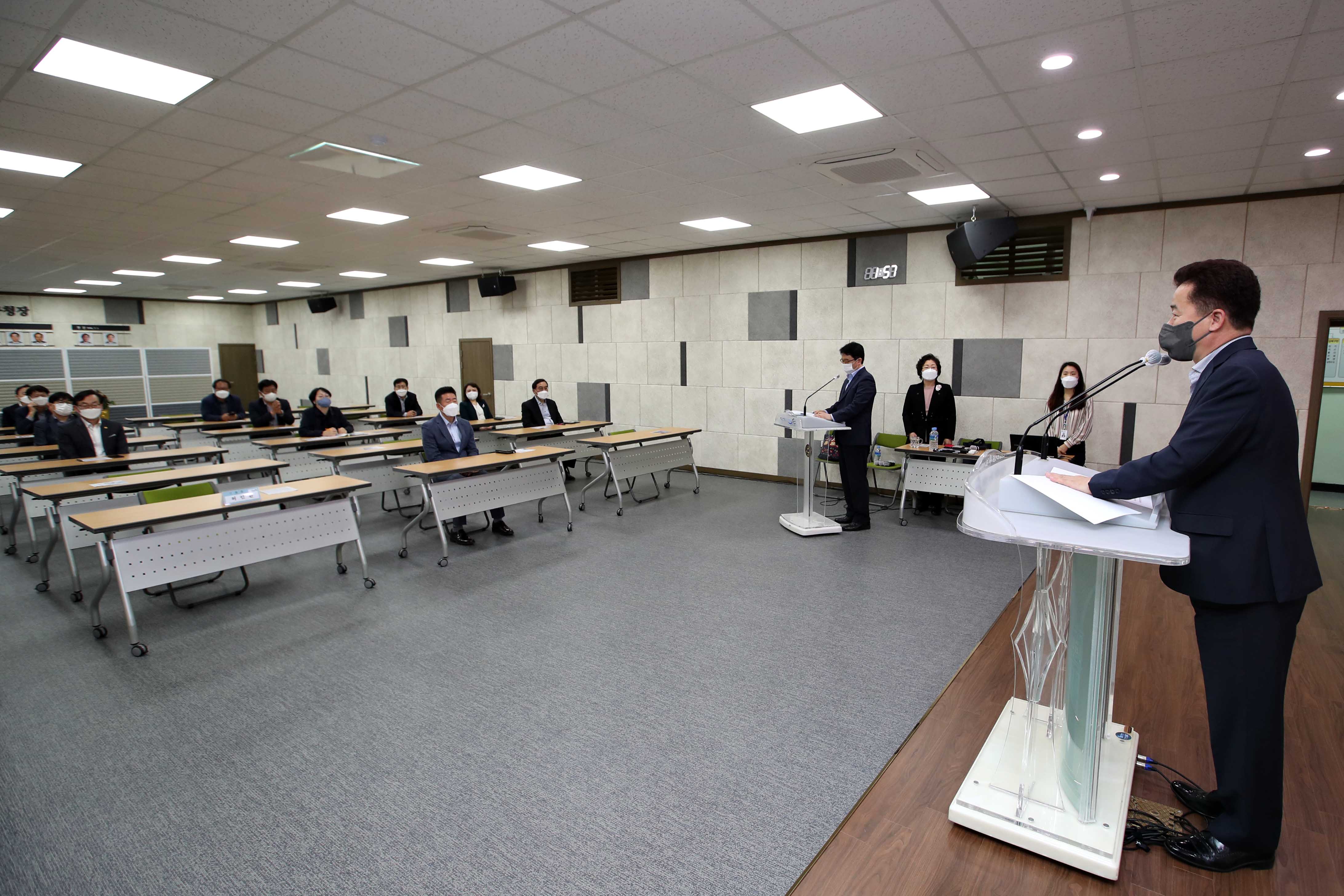 20210512_2021년_기관장_및_고위직_성희롱_성폭력_예방교육6.jpg 이미지