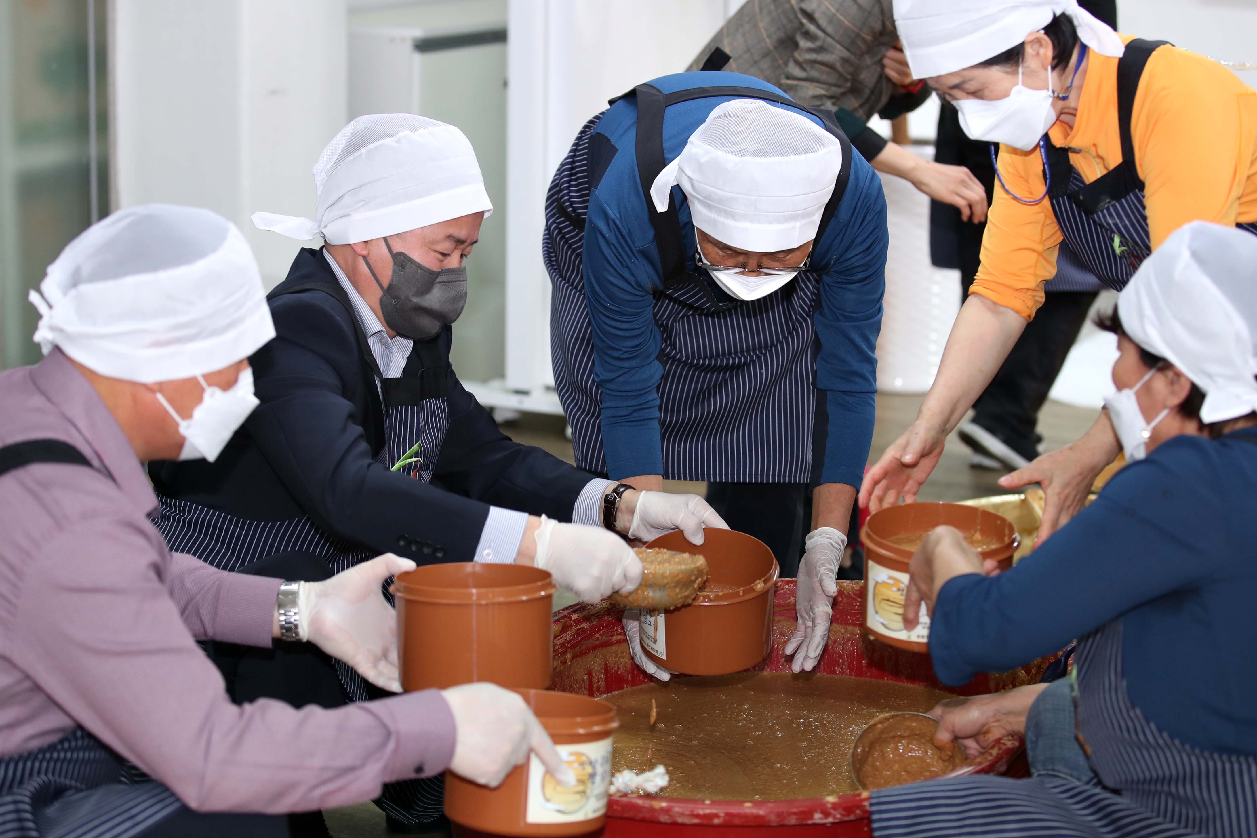 20210512_송림1동_장_담그기_행사9.jpg 이미지