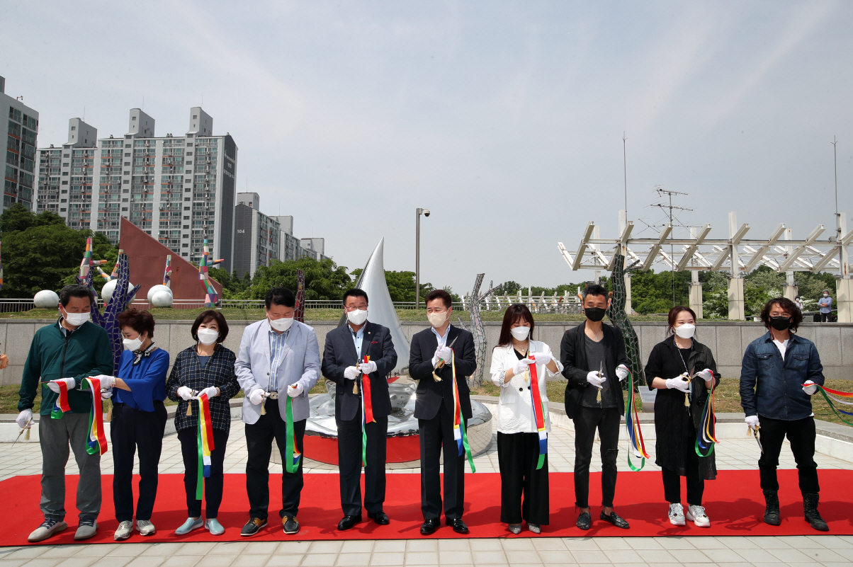 20210514_공공미술_프로젝트_사업_테이프_커팅식4r.jpg 이미지