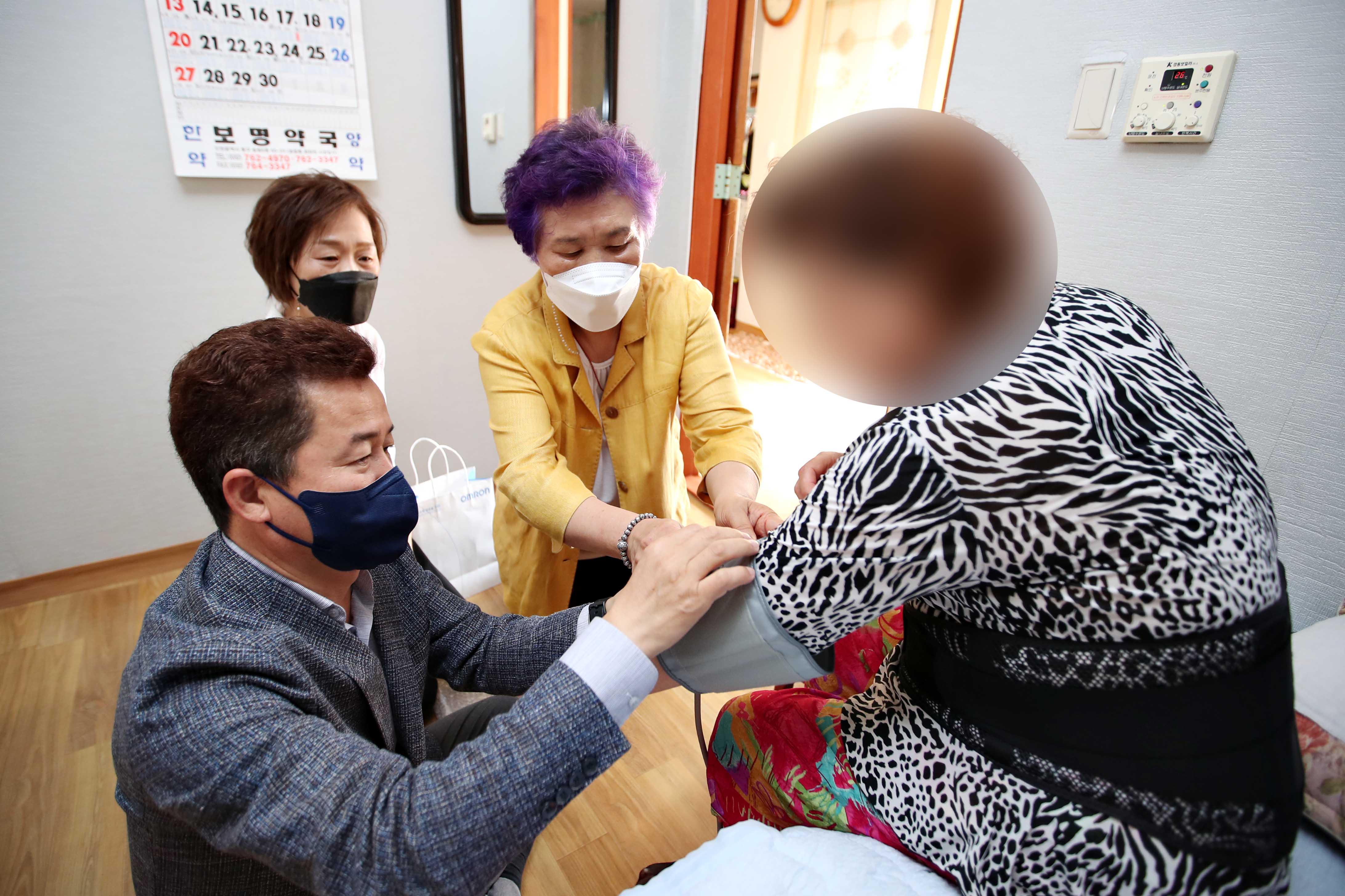 20210623_금창동_지역사회보장협의체_건강_튼튼_혈압케어서비스6.jpg 이미지