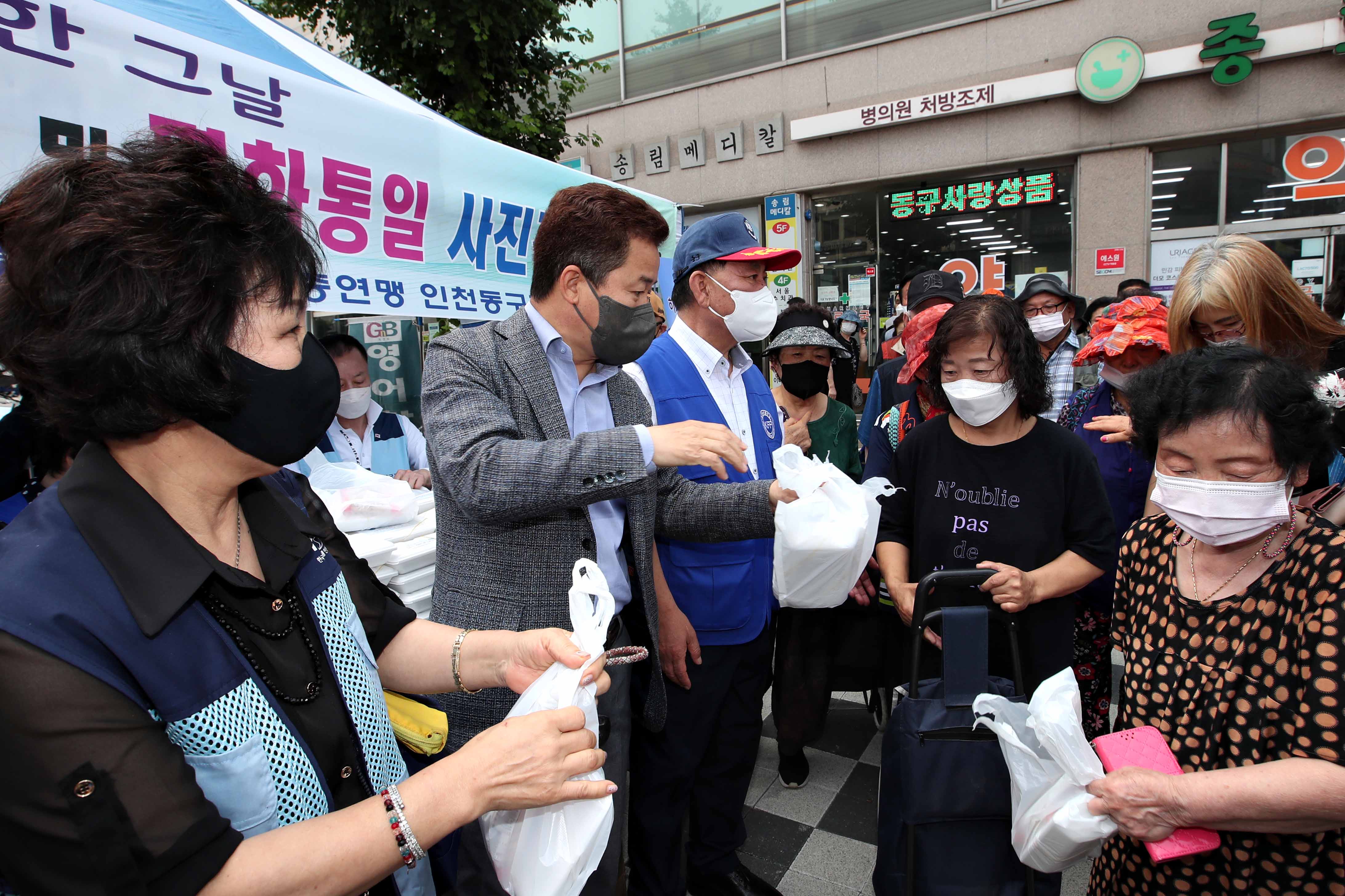 20210625_한국자유총연맹동구지회_6.25전쟁_당시_음식_시식회_및_평화통일_사진전2.jpg 이미지