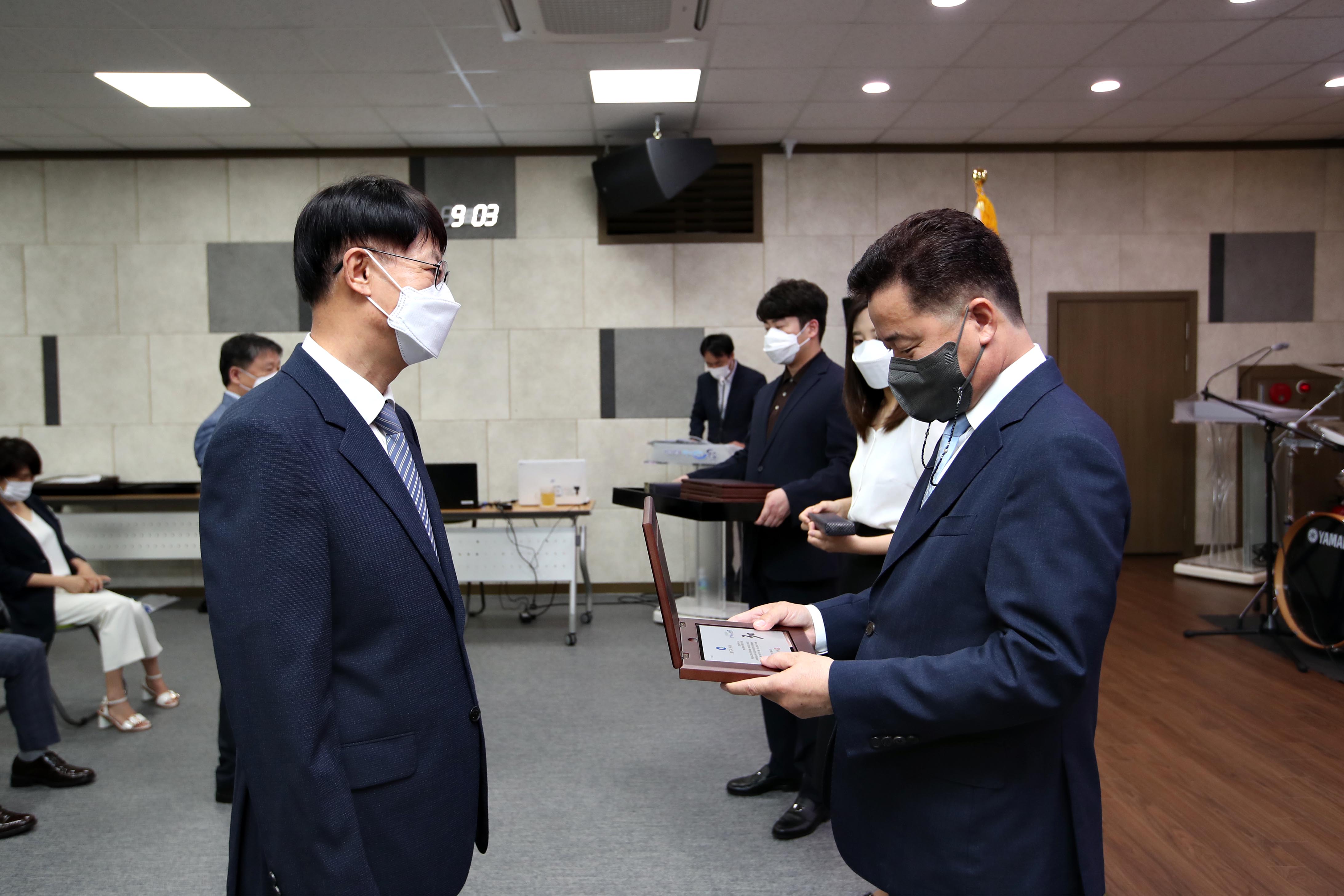 20210701_민선7기_취임3주년_맞이_직원_한마음_조회27.jpg 이미지