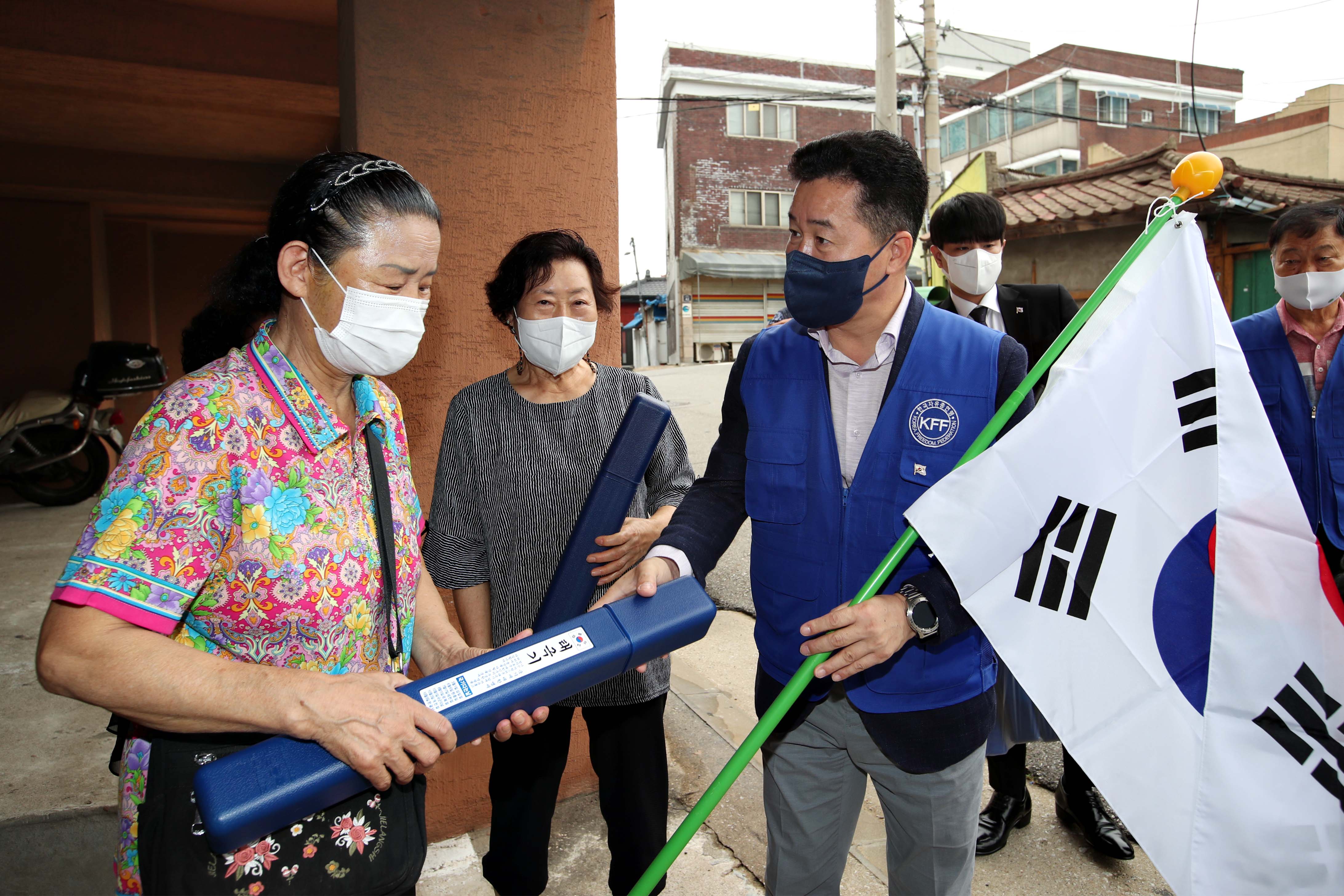 20210813_한국자유총연맹동구지회_태극기_달기_행사15.jpg 이미지