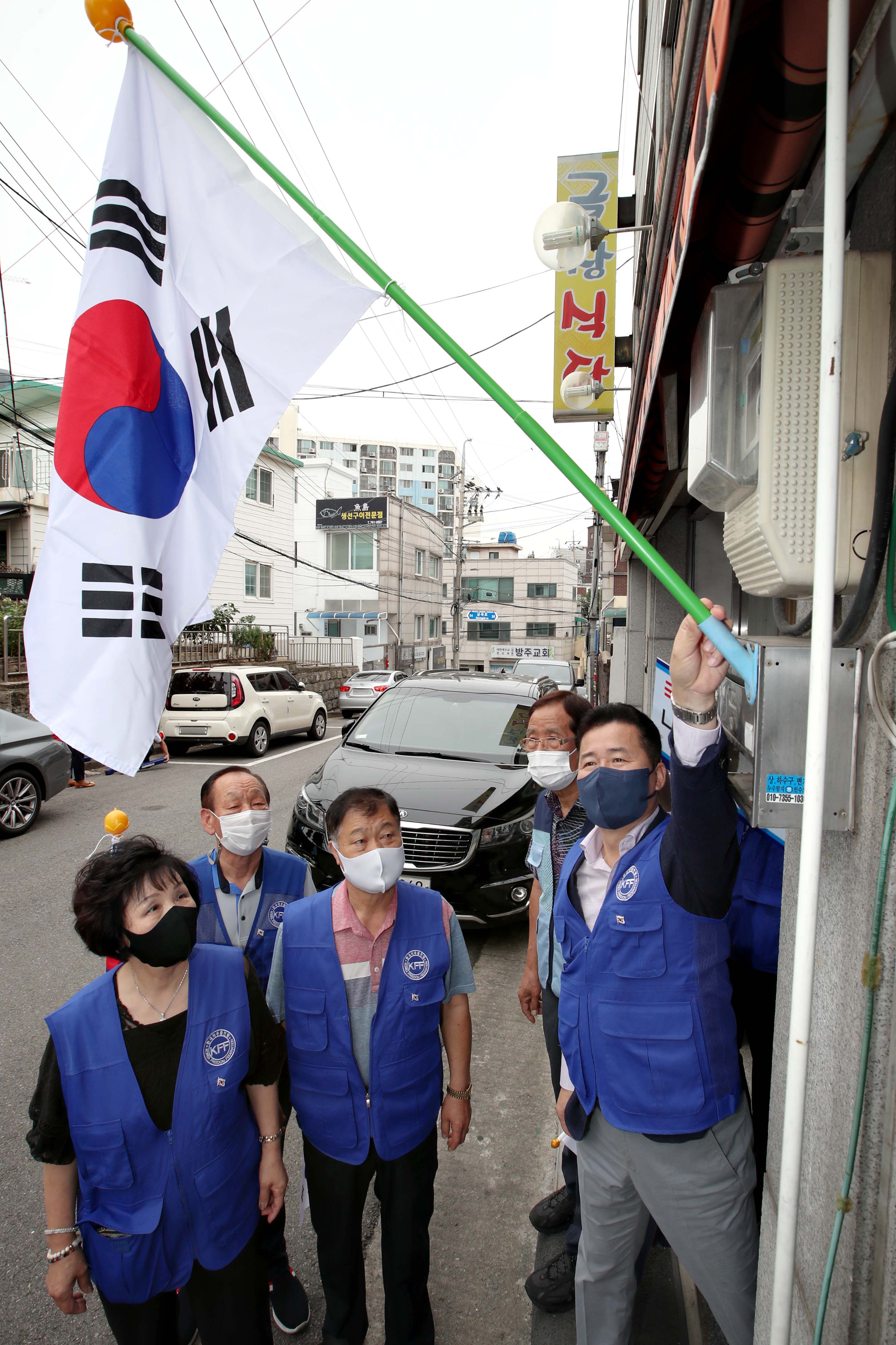20210813_한국자유총연맹동구지회_태극기_달기_행사7.jpg 이미지