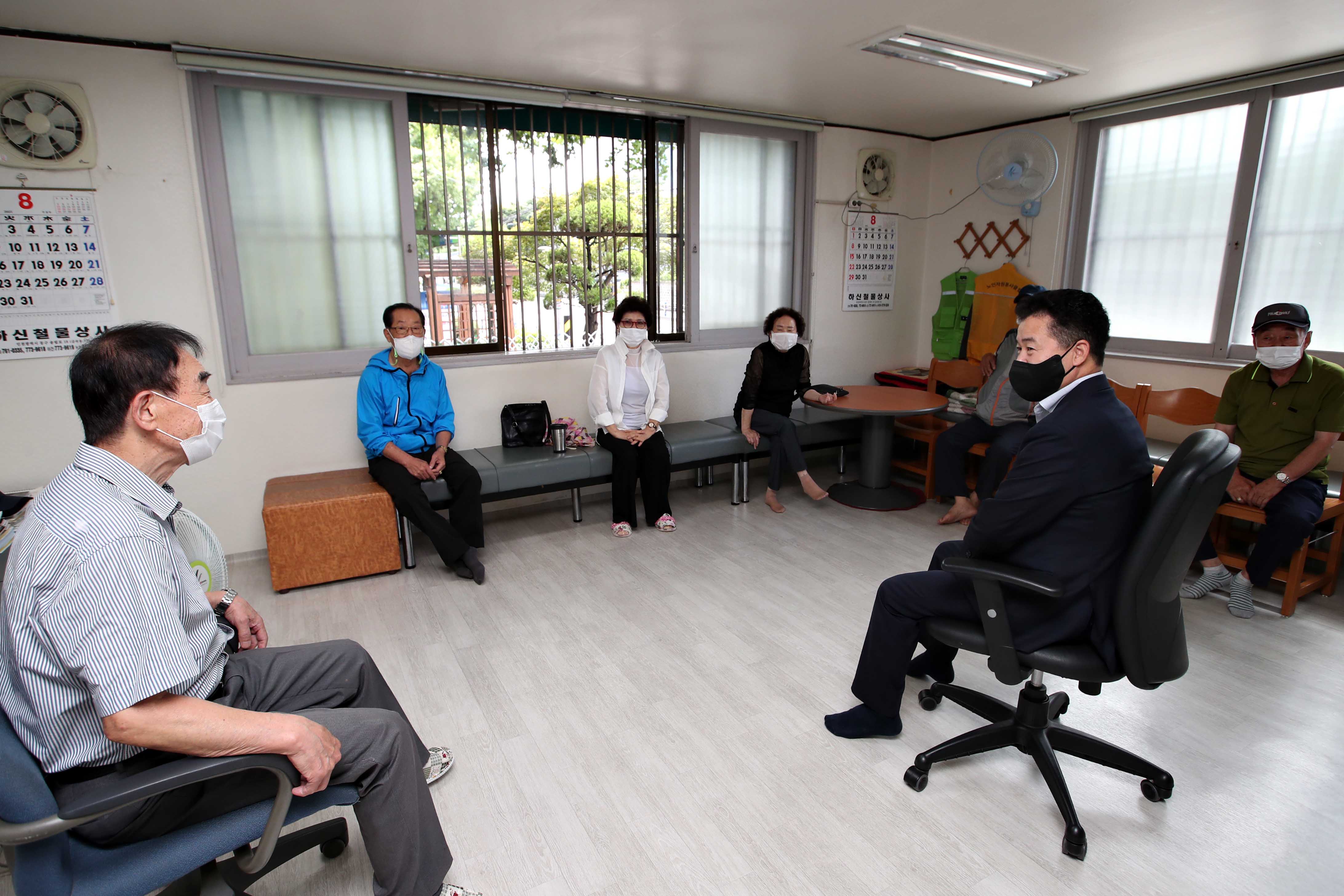 20210818_무더위쉼터_경로당_방문2.jpg 이미지