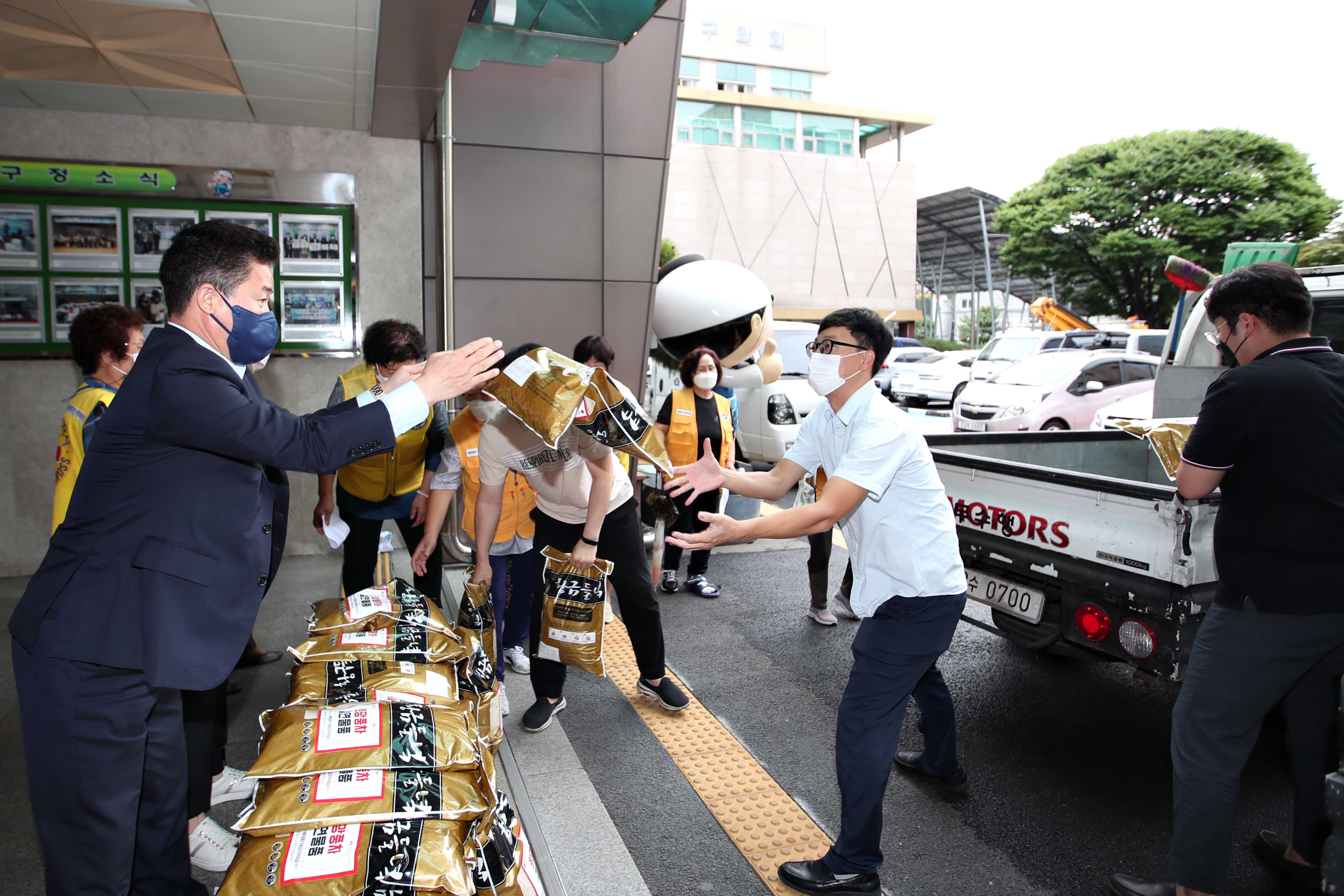 20210827_대한적십자사봉사회_동구지구협의회_희망풍차_지원물품_나눔3.jpg 이미지