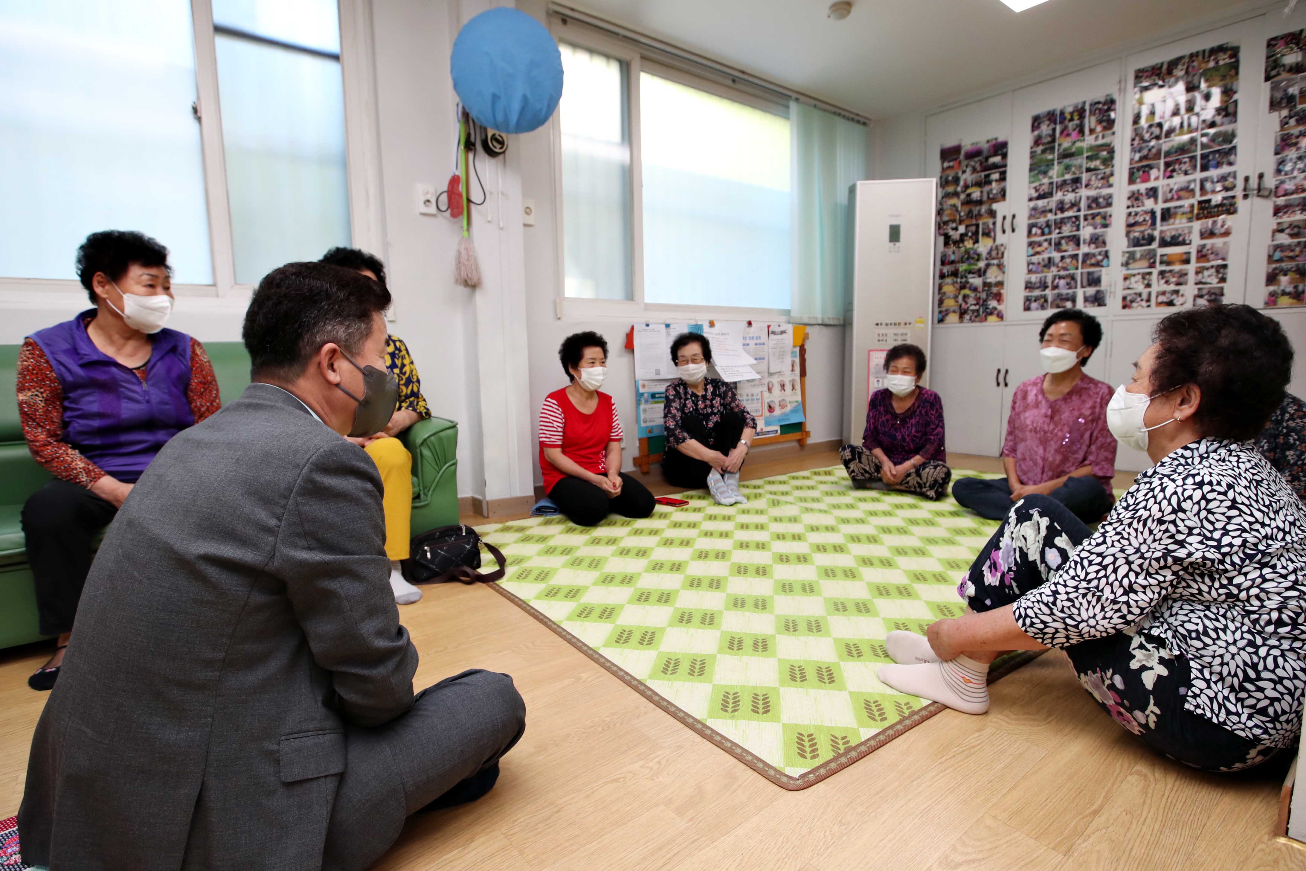 20210908_추석맞이_경로당_방문3.jpg 이미지