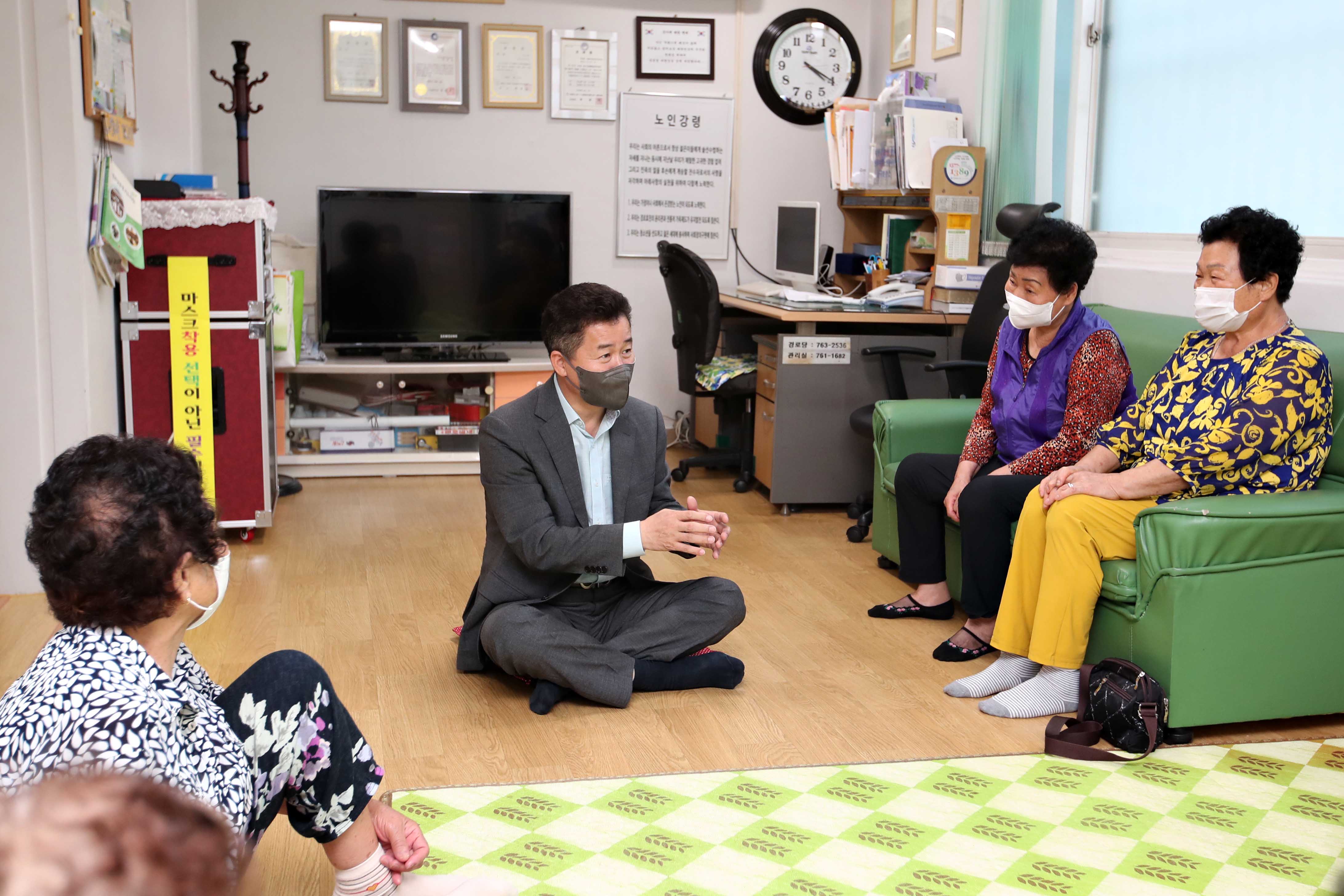 20210908_추석맞이_경로당_방문4.jpg 이미지