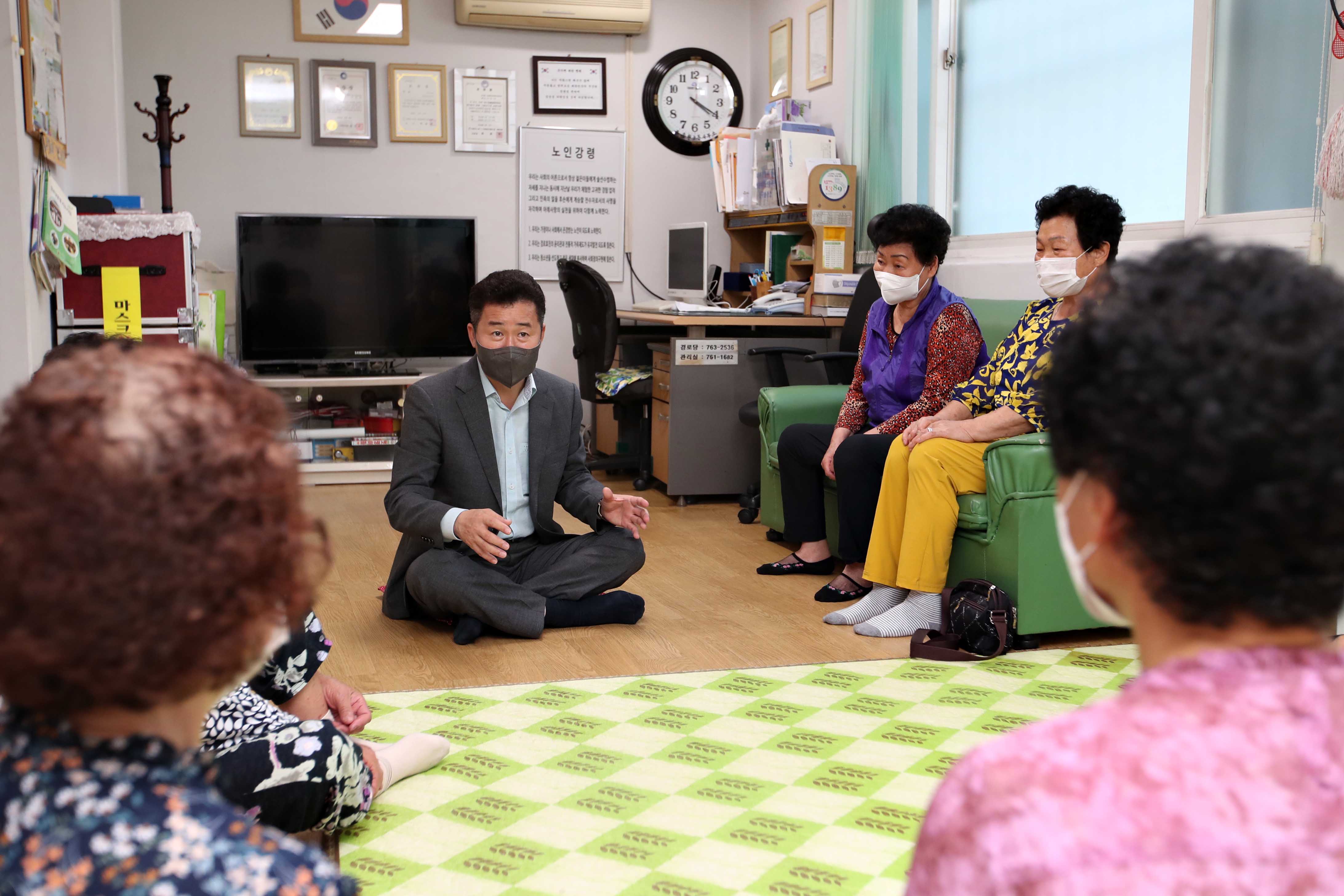 20210908_추석맞이_경로당_방문5.jpg 이미지