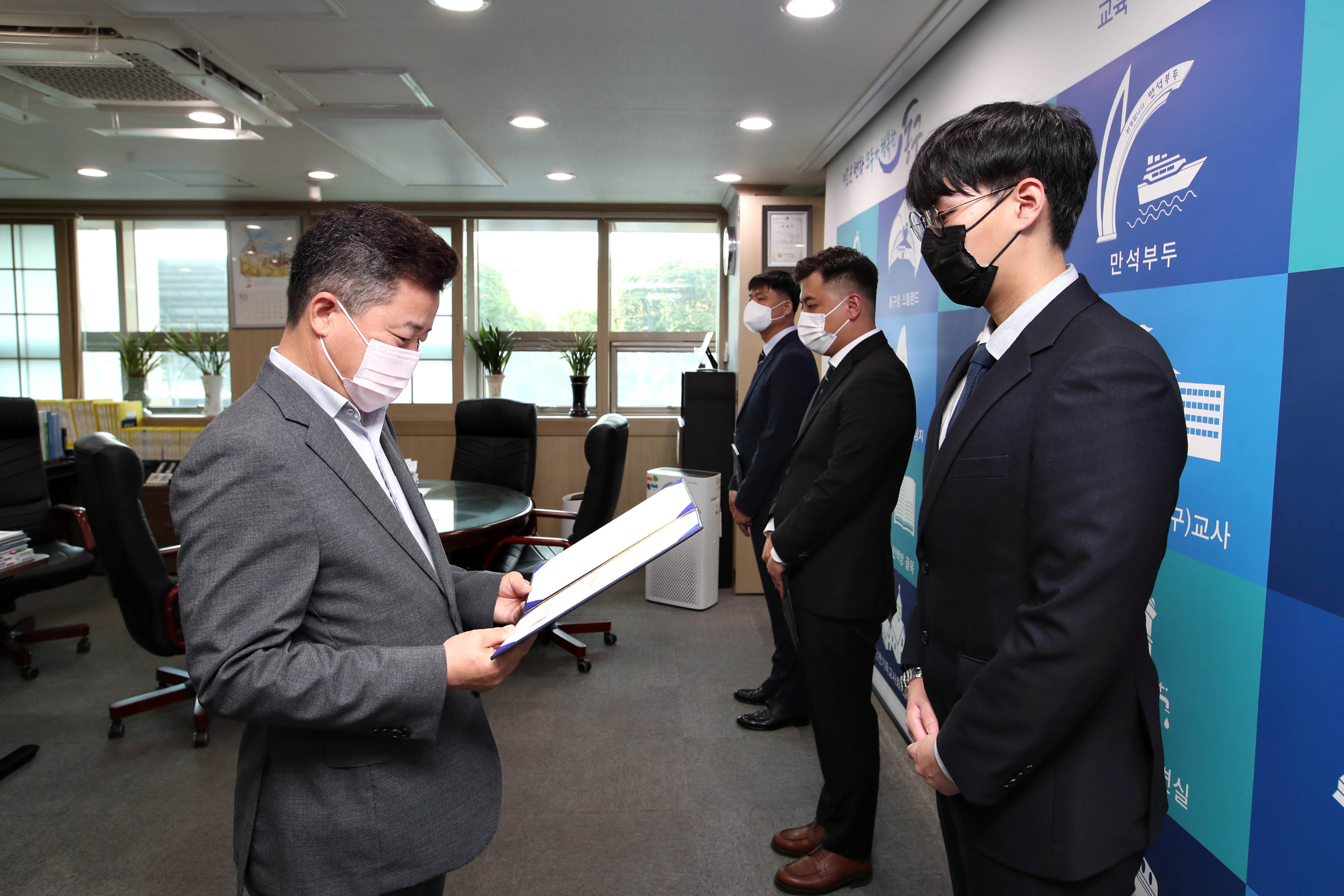 20211005_임용장_수여식3.jpg 이미지