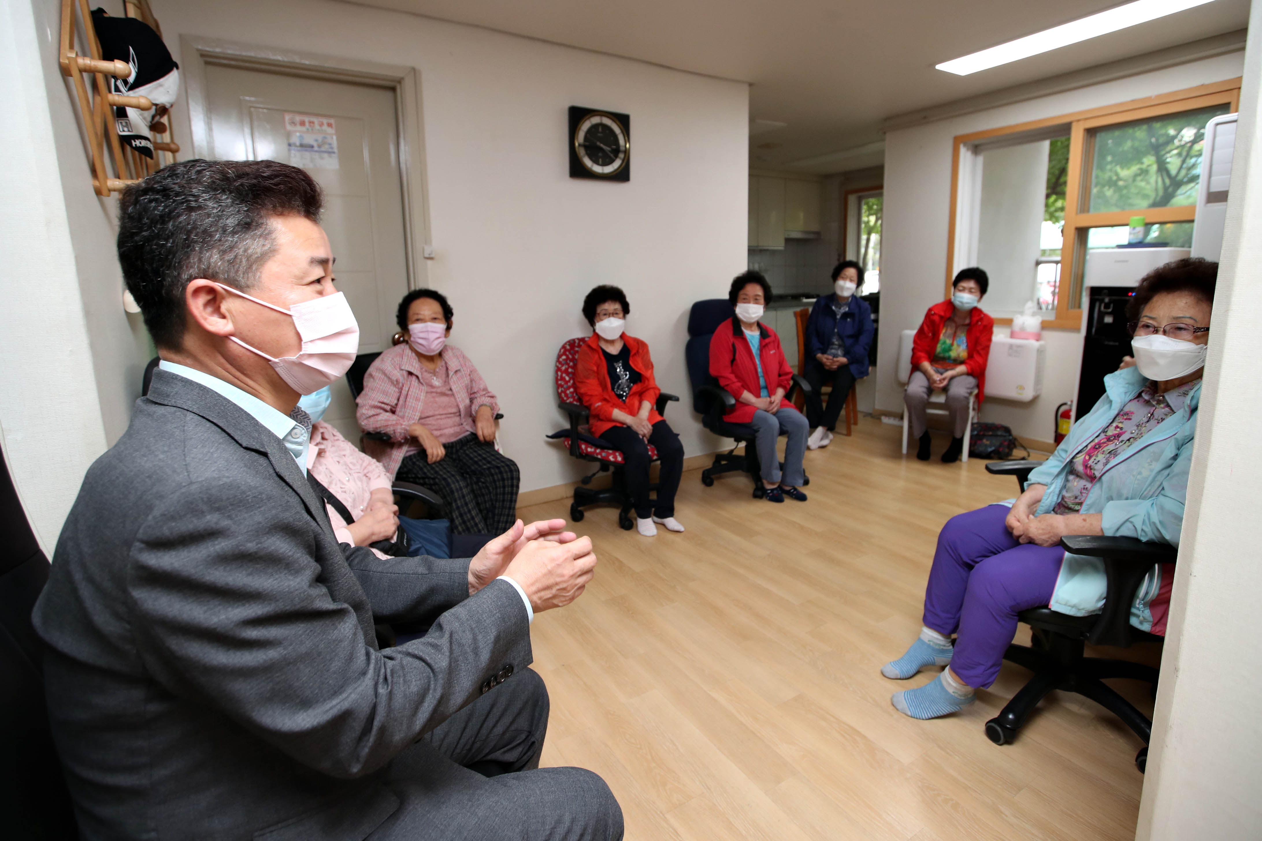 20211006_사랑의_나눔_PC_무상양여_전달식5.jpg 이미지