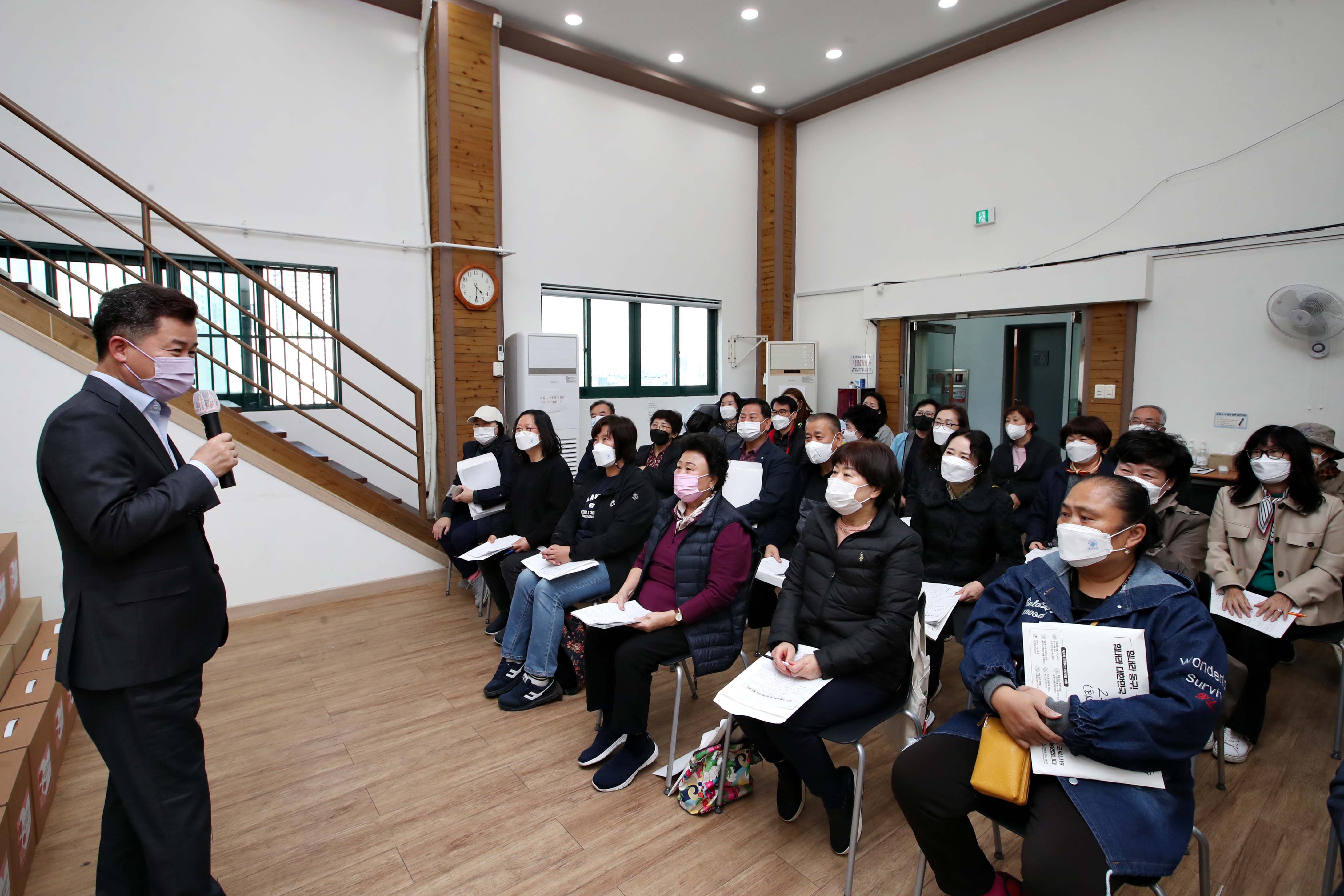 20211025_송현12동_통장자율회_이웃사랑_김_선물세트_나눔_행사6.jpg 이미지