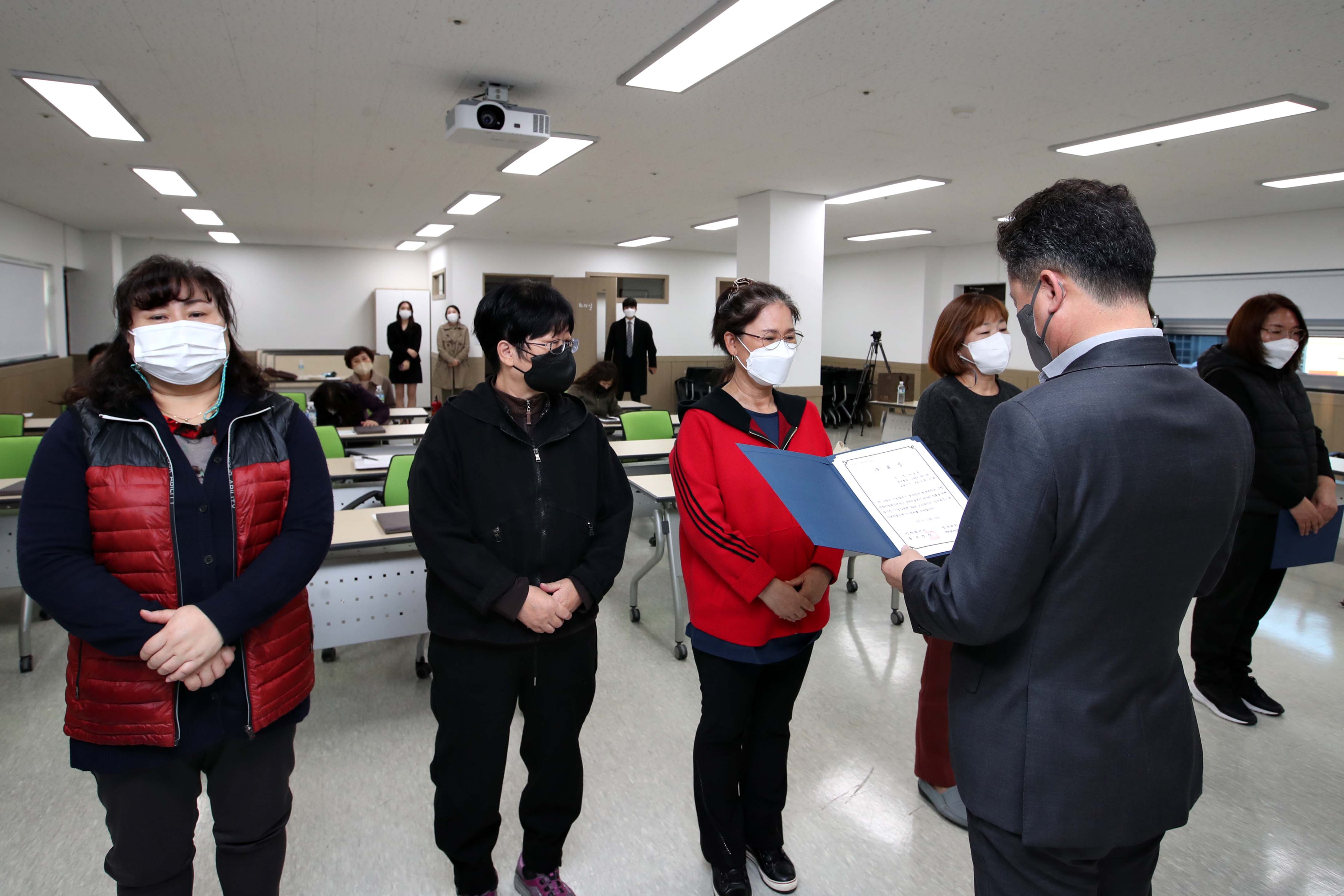 20211029_경력단절여성_기업맞춤형_채용연계교육_수료식3.jpg 이미지