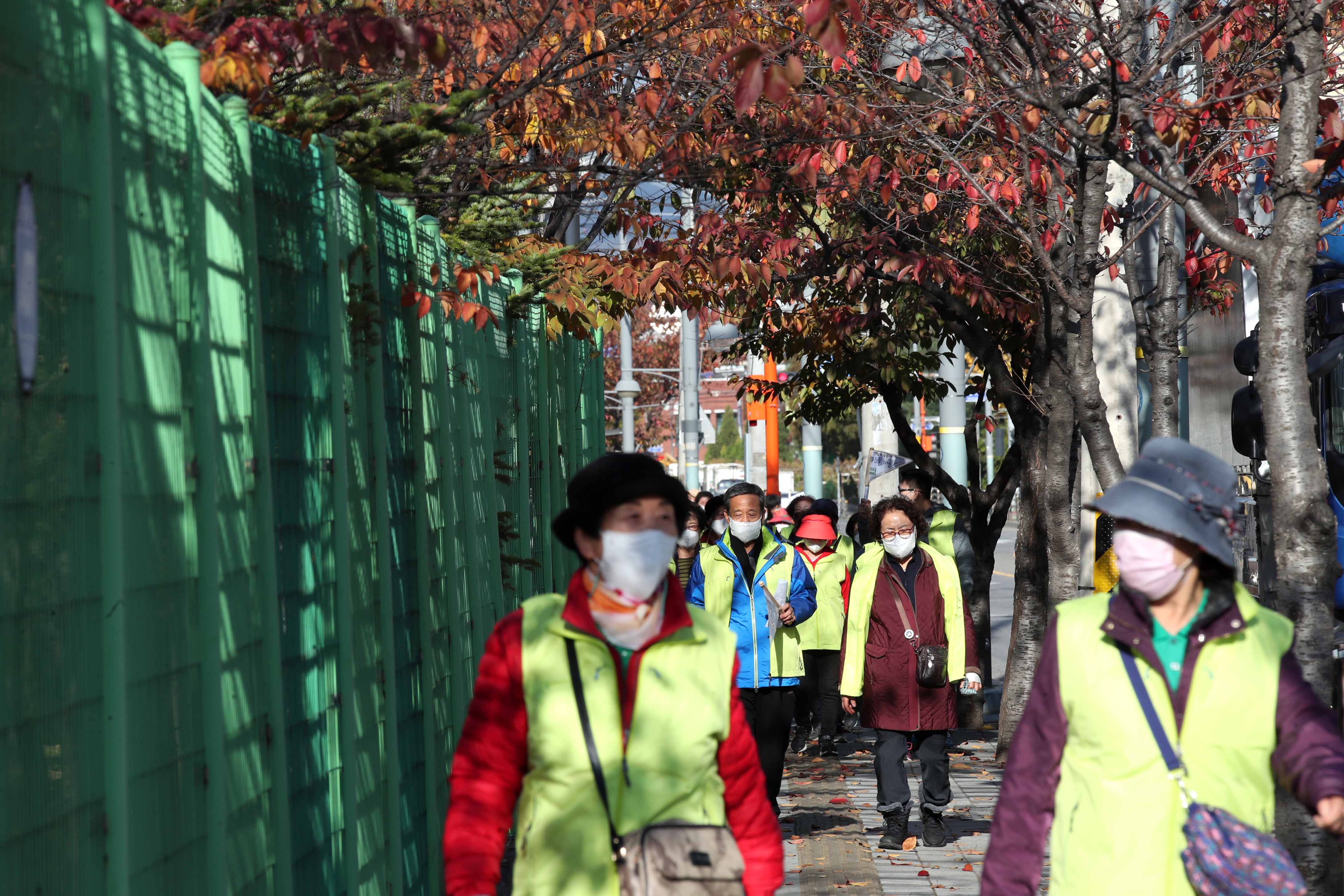 20211113_송림6동_함께하는_마을_둘레길_걷기11.jpg 이미지