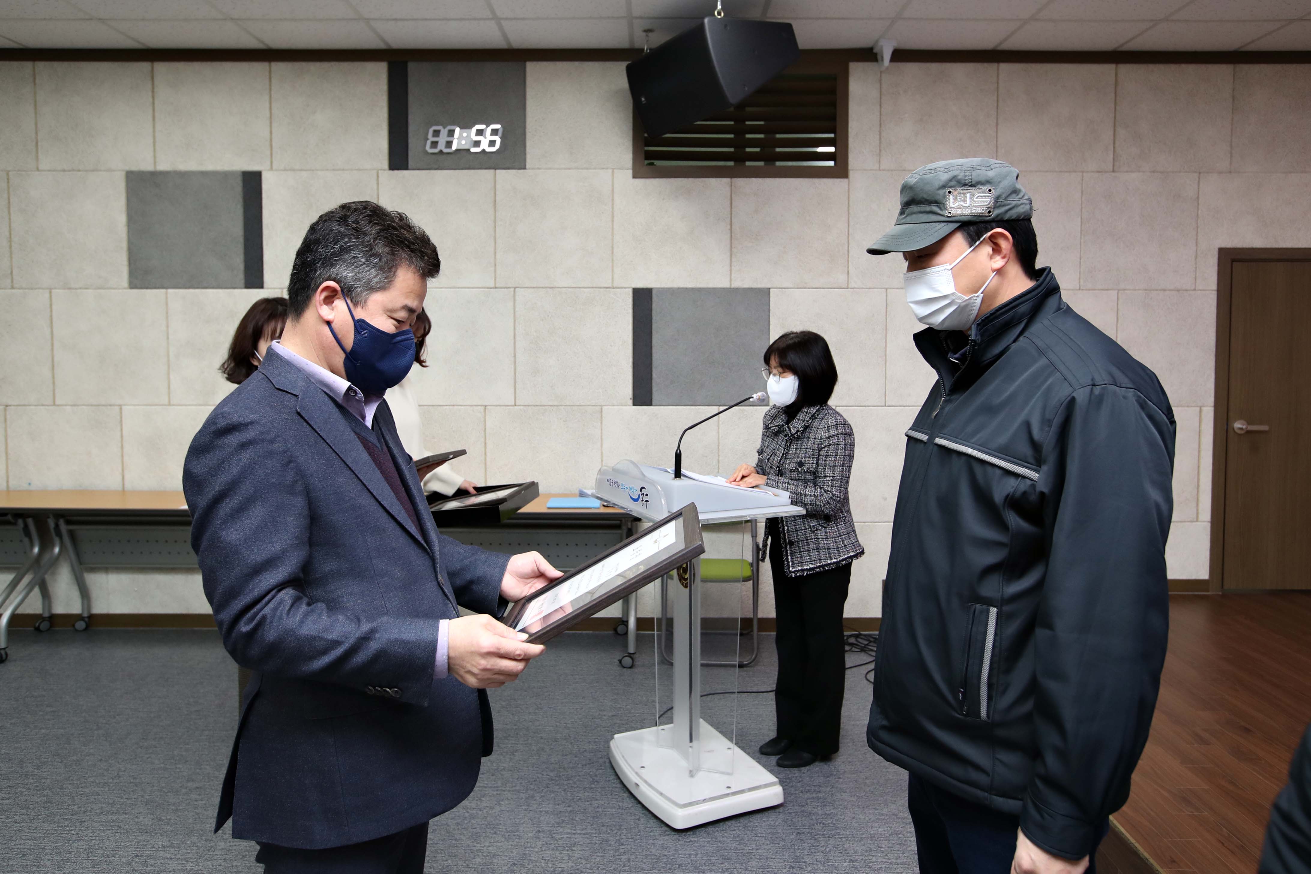 20211231_2021년_공무직(환경미화원)_정년퇴임식4.jpg 이미지