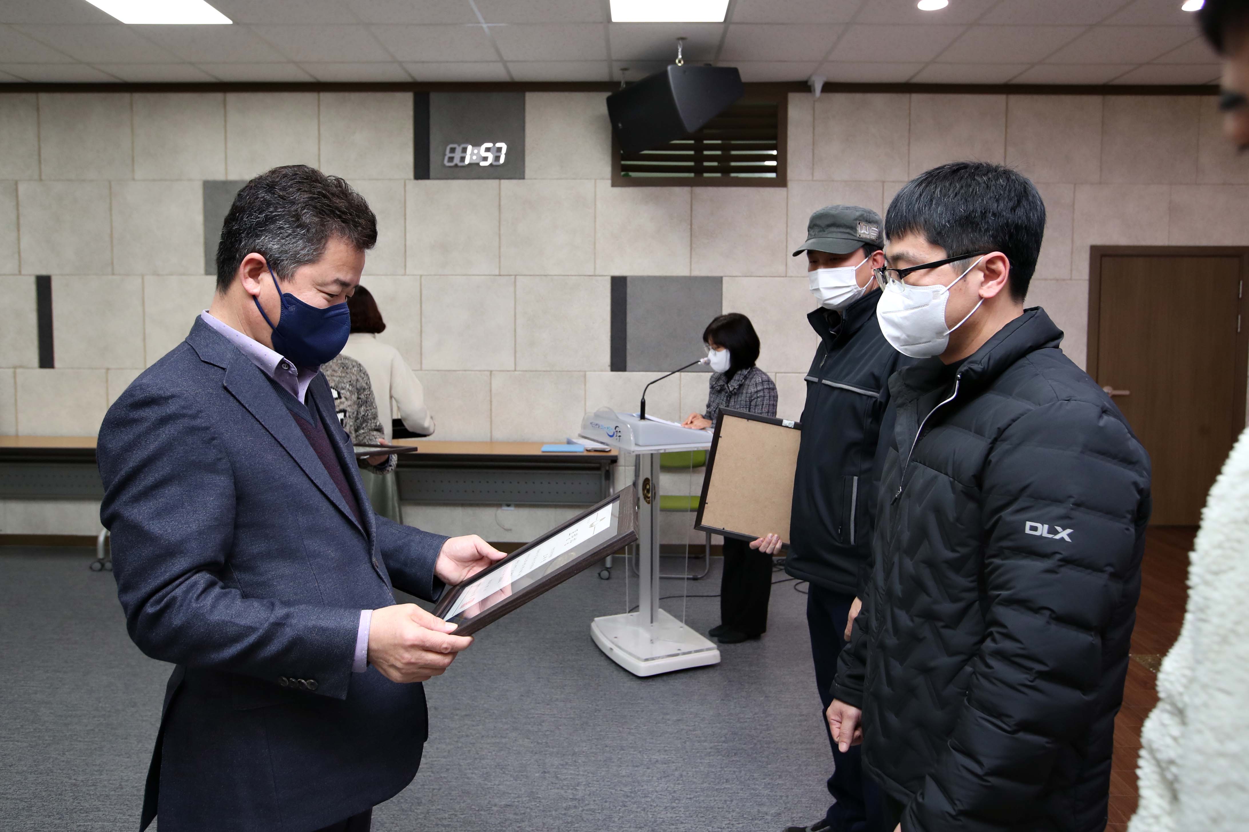 20211231_2021년_공무직(환경미화원)_정년퇴임식5.jpg 이미지