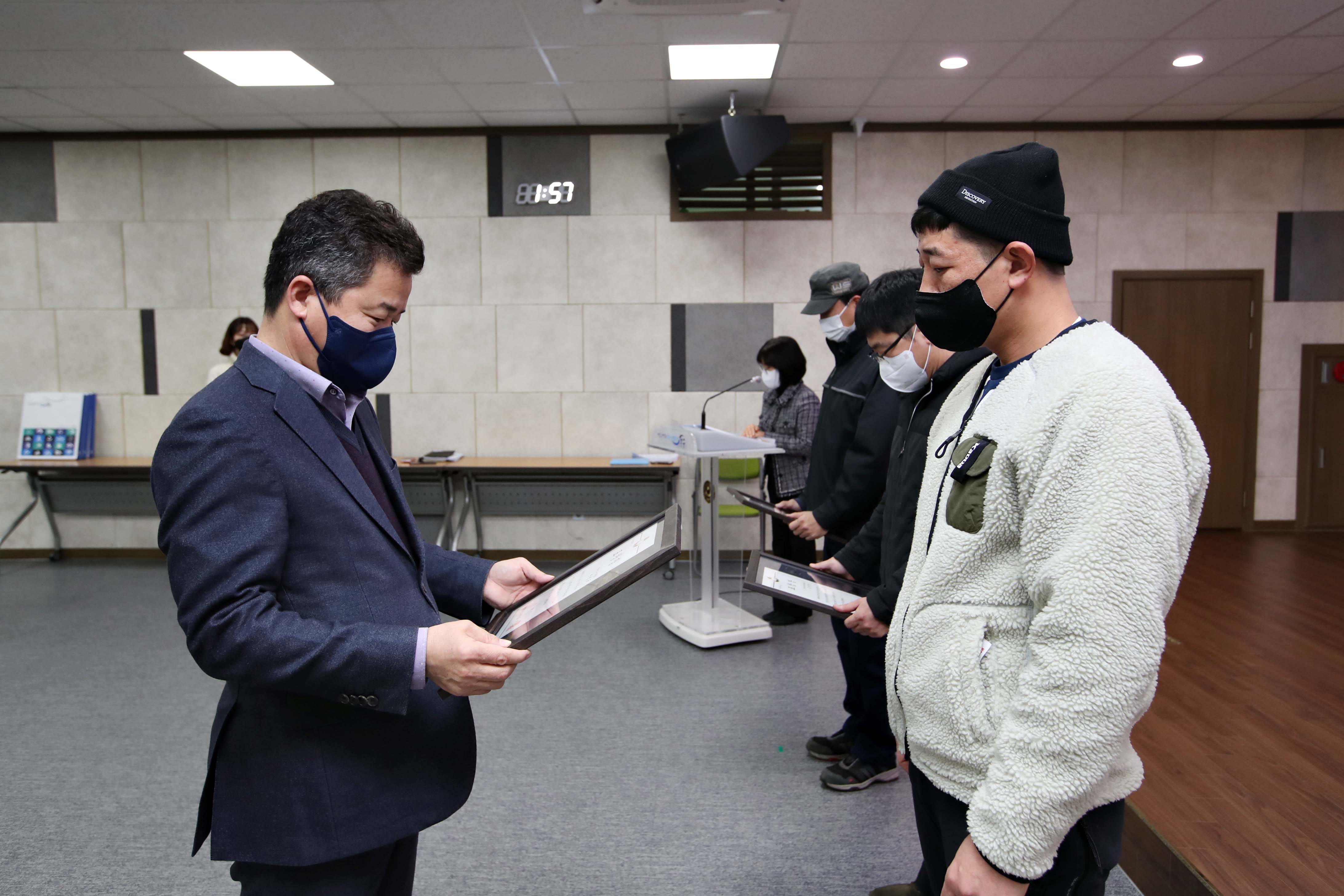 20211231_2021년_공무직(환경미화원)_정년퇴임식6.jpg 이미지