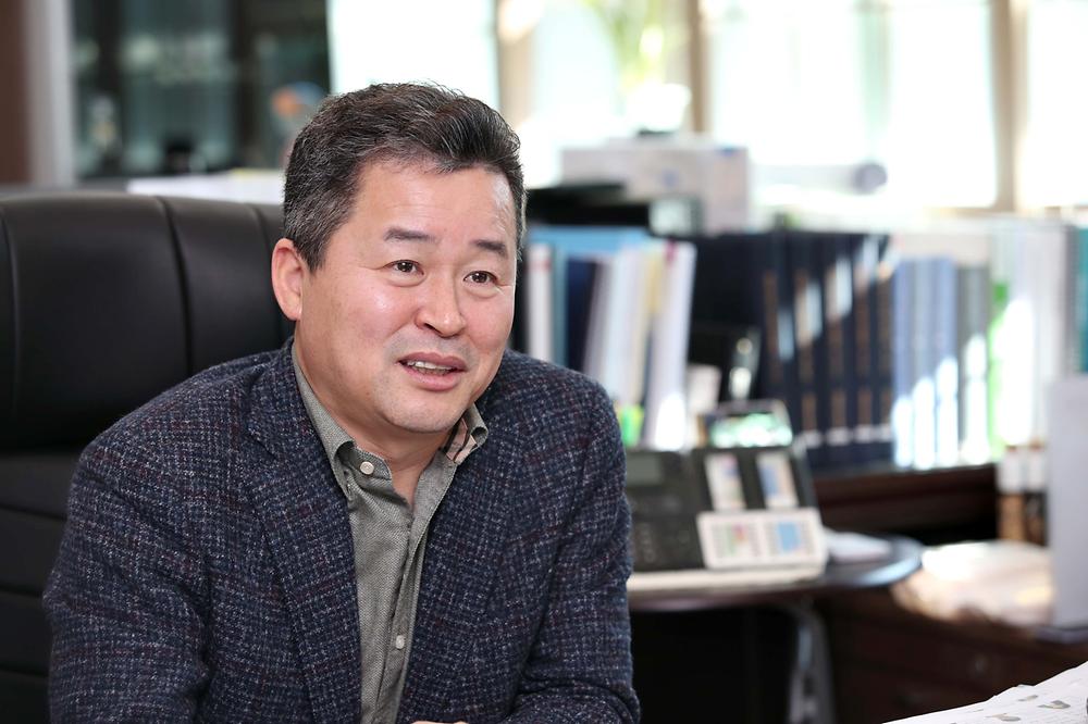 언론사 인터뷰 사진