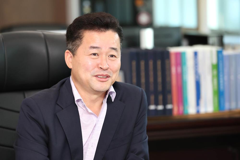 언론사 인터뷰 사진