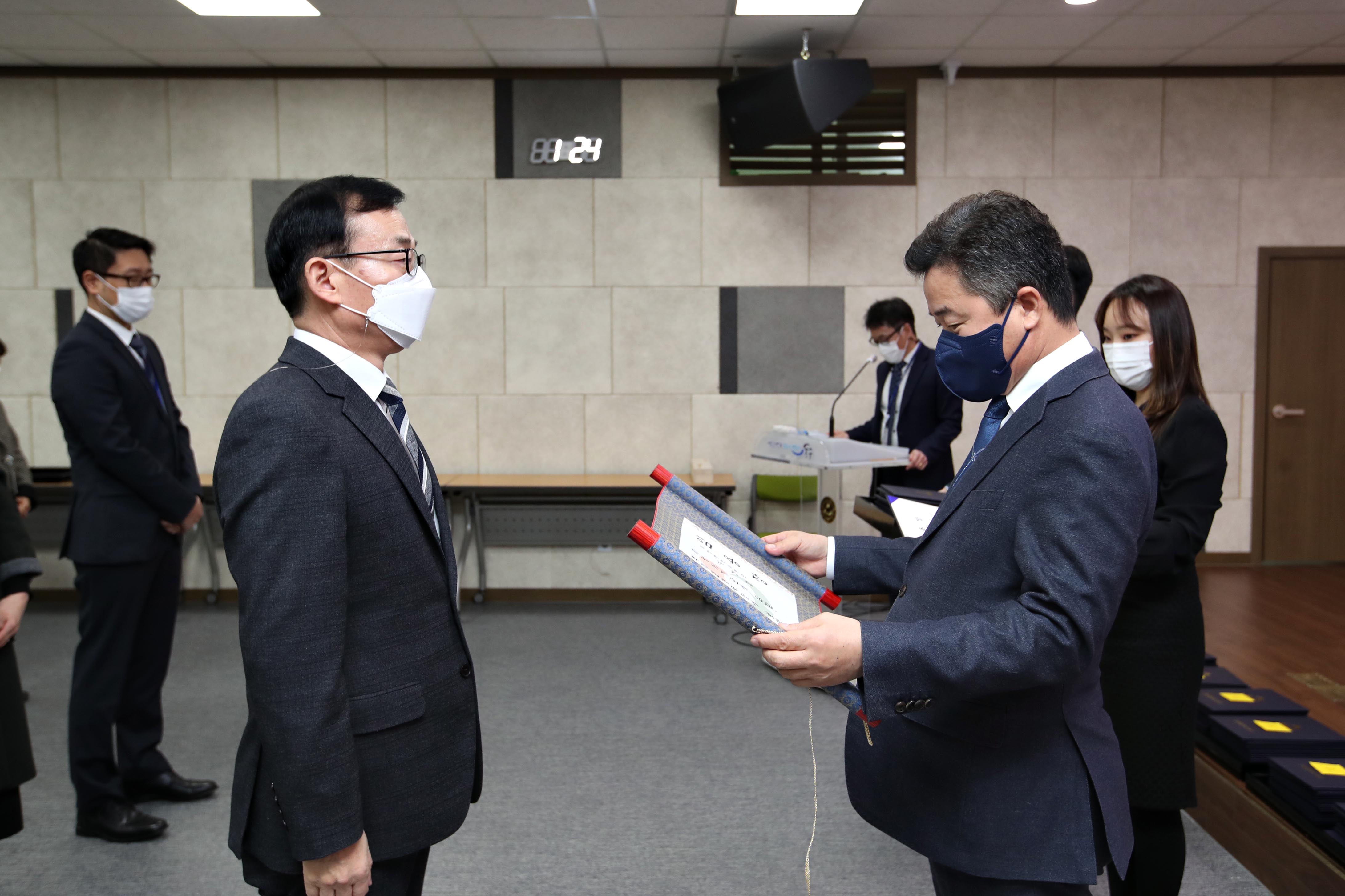 20220103_임용장_수여식11.jpg 이미지