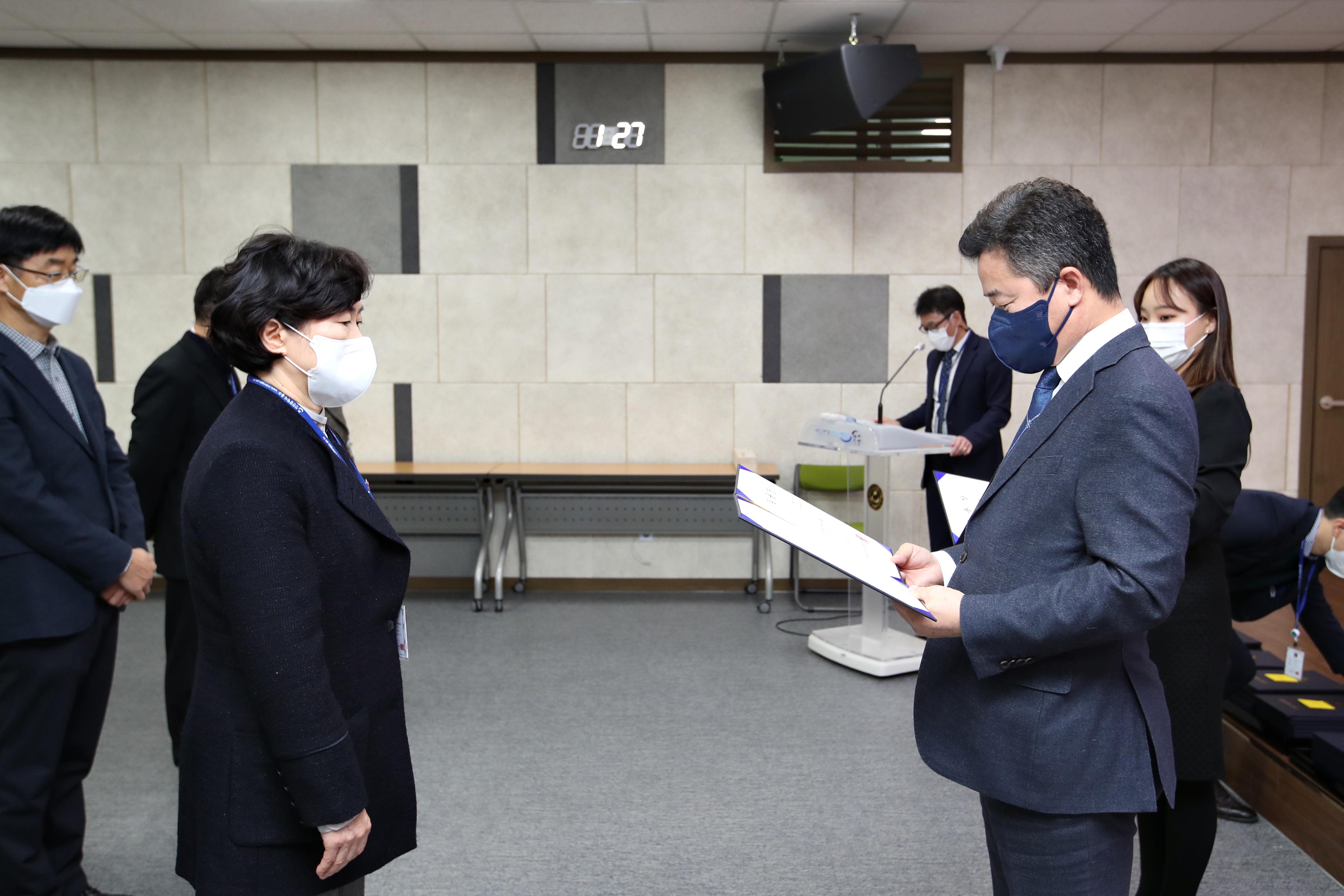 20220103_임용장_수여식16.jpg 이미지