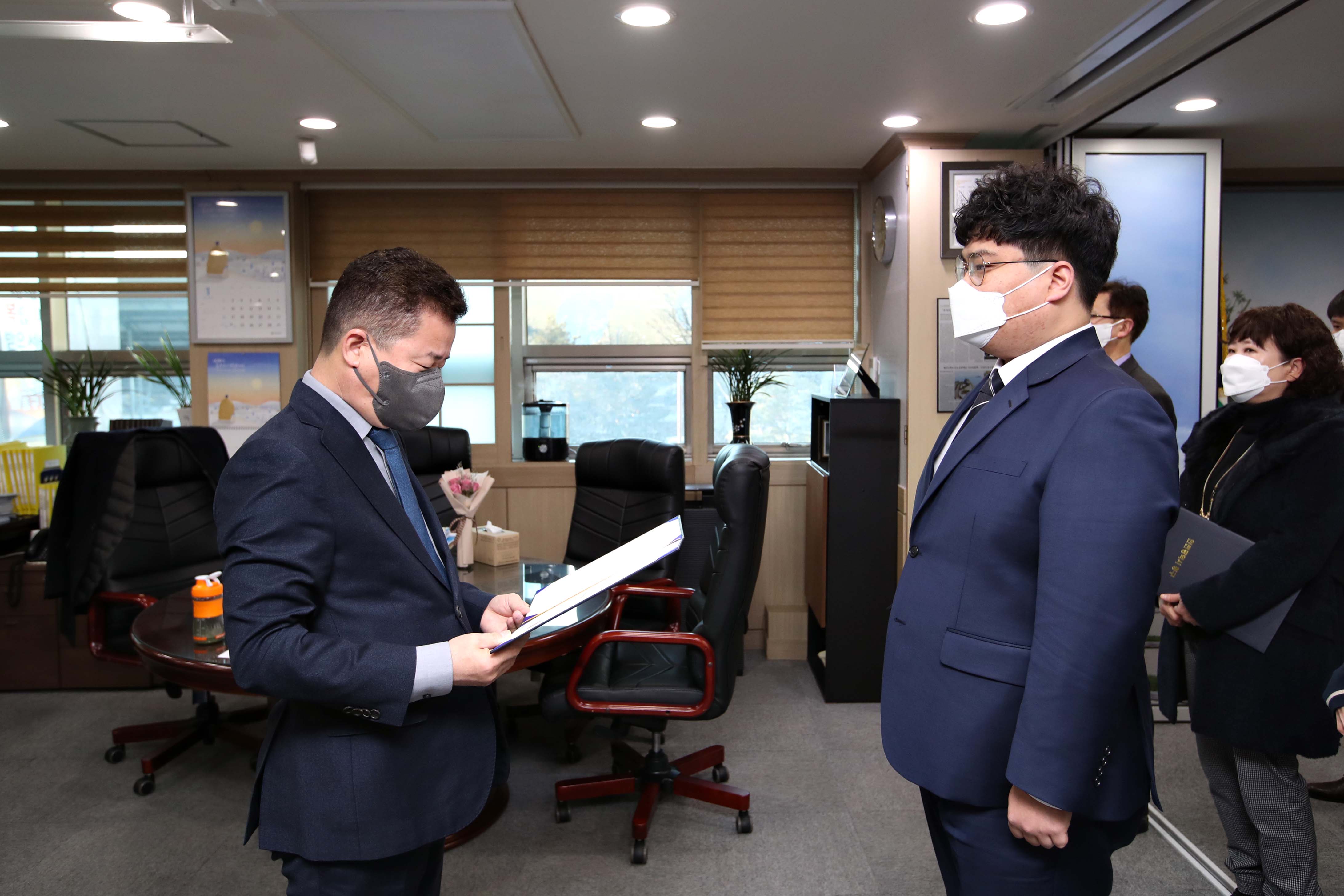 20220113_임용장_수여식2.jpg 이미지
