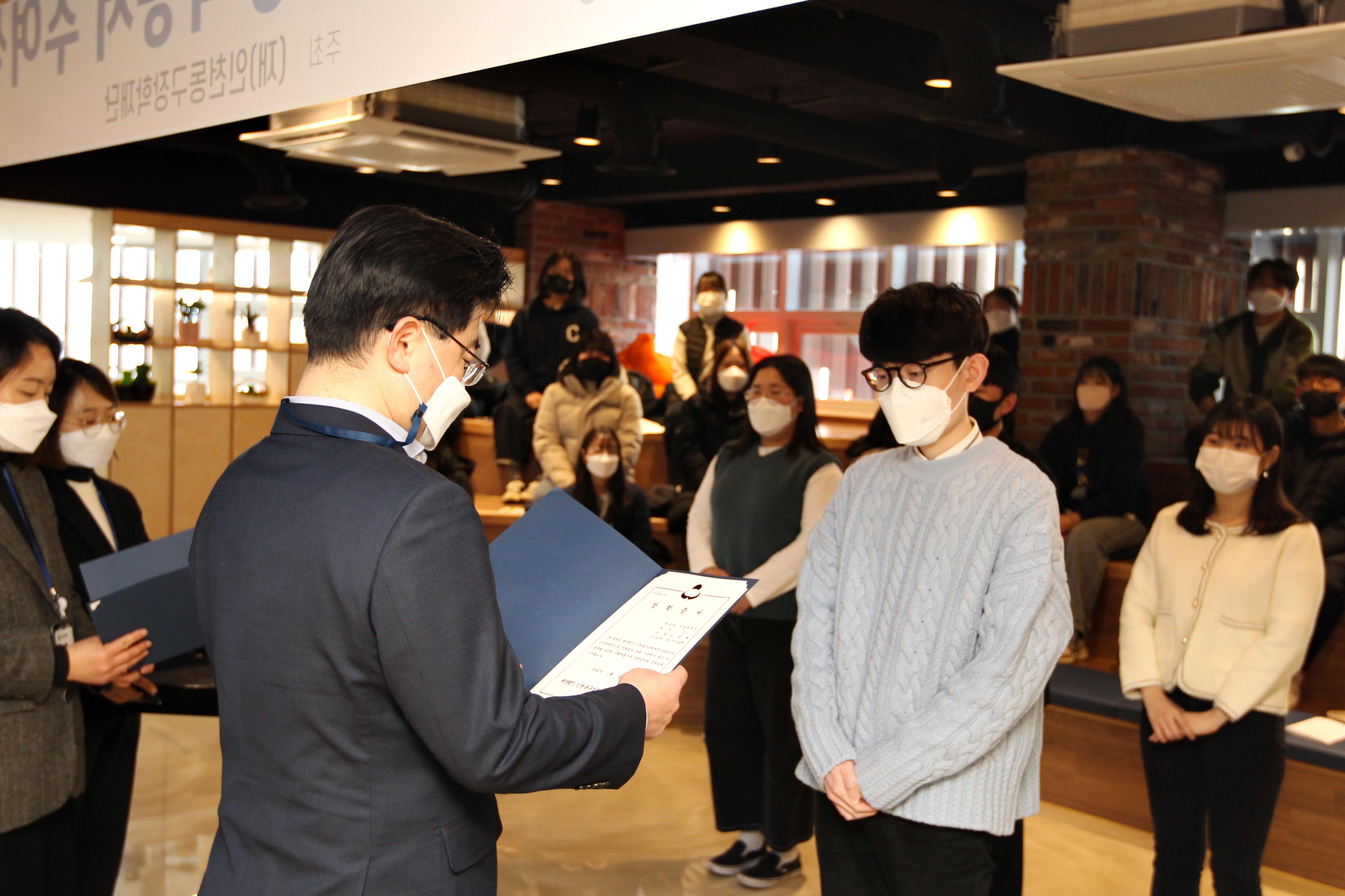 20220128_근로장학생_장학증서_수여식9.jpg 이미지