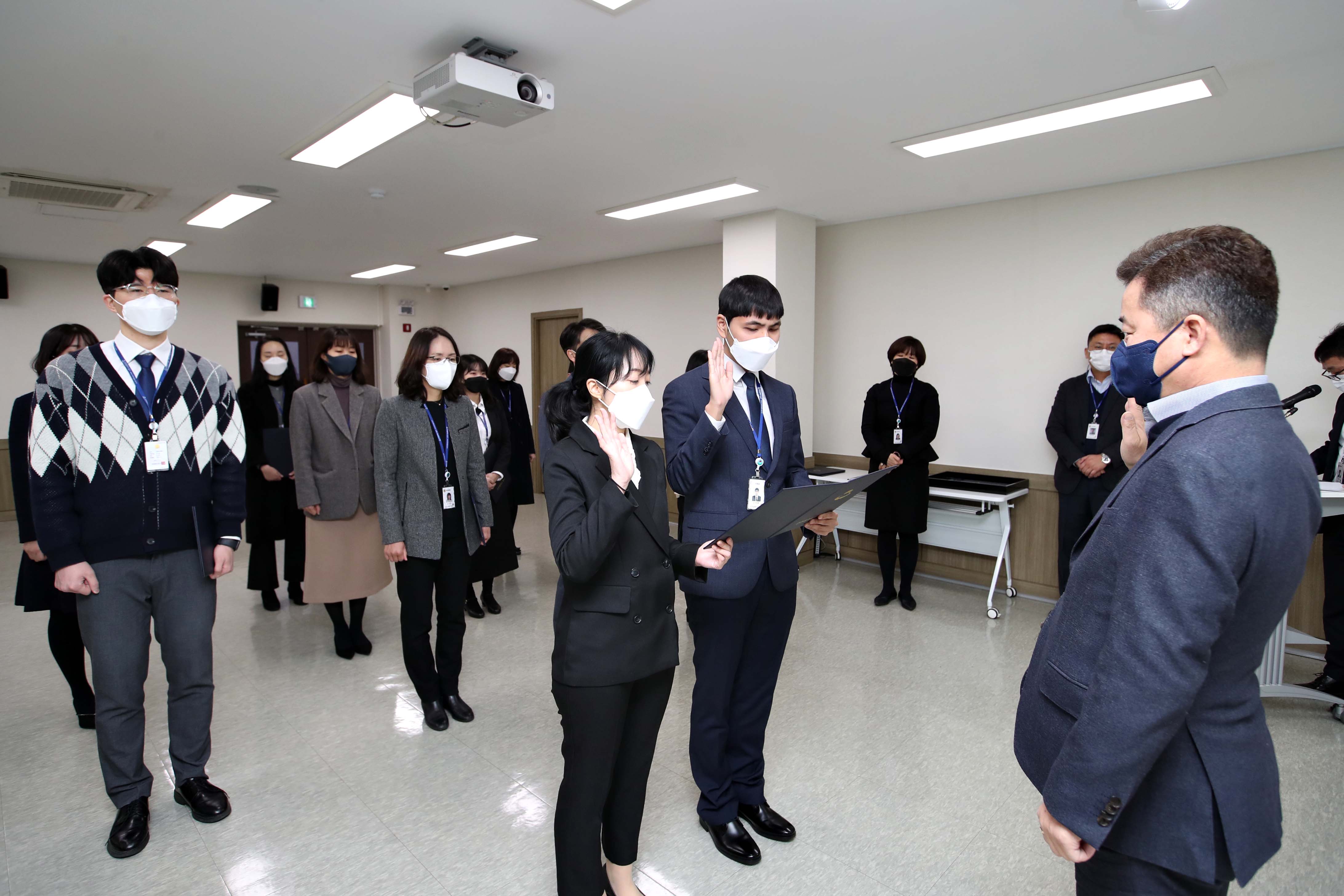 20220207_임용장_수여식5.jpg 이미지