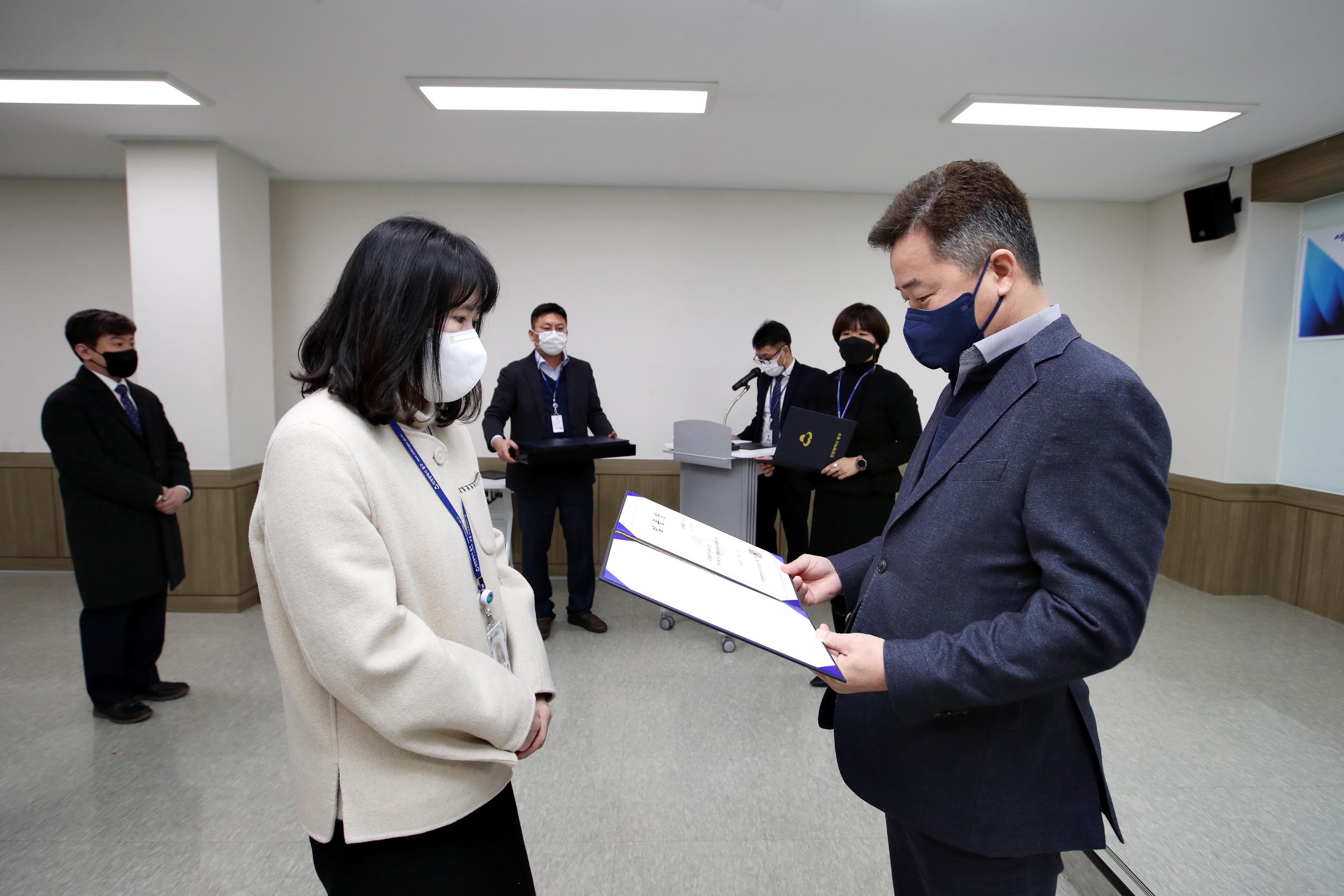 20220207_임용장_수여식7.jpg 이미지
