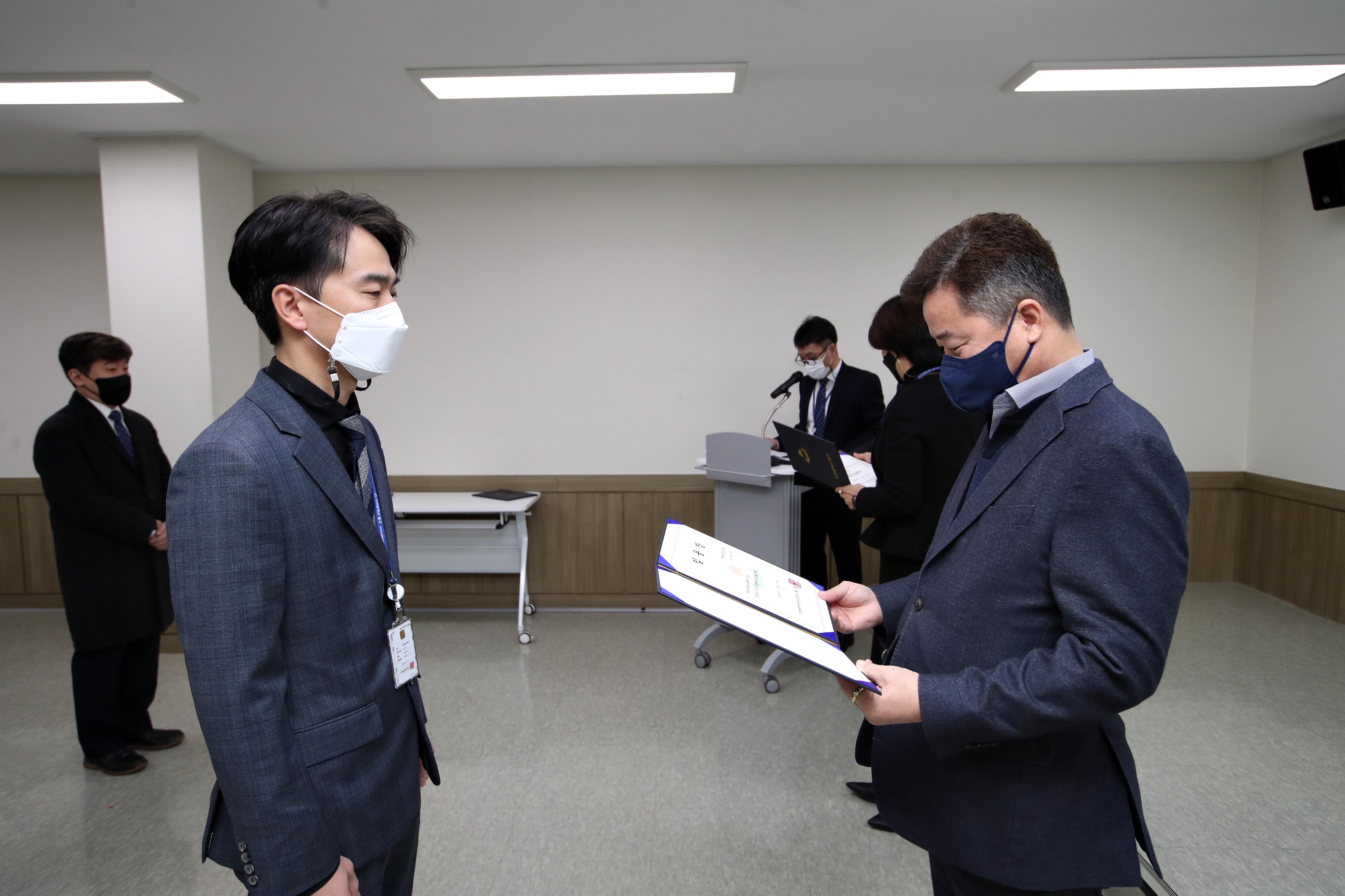 20220207_임용장_수여식8.jpg 이미지