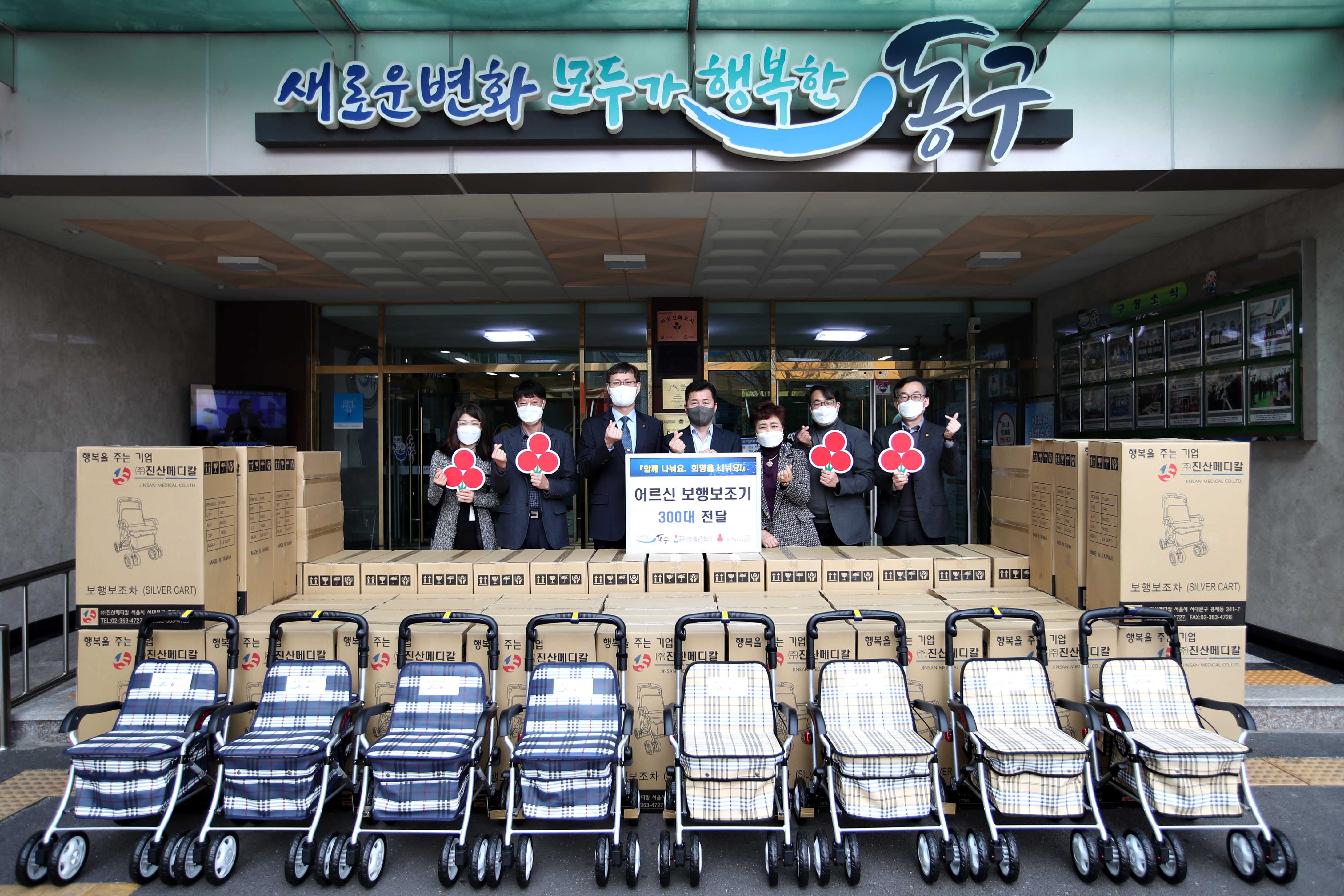20220322_어르신_보행보조기_전달식2.jpg 이미지