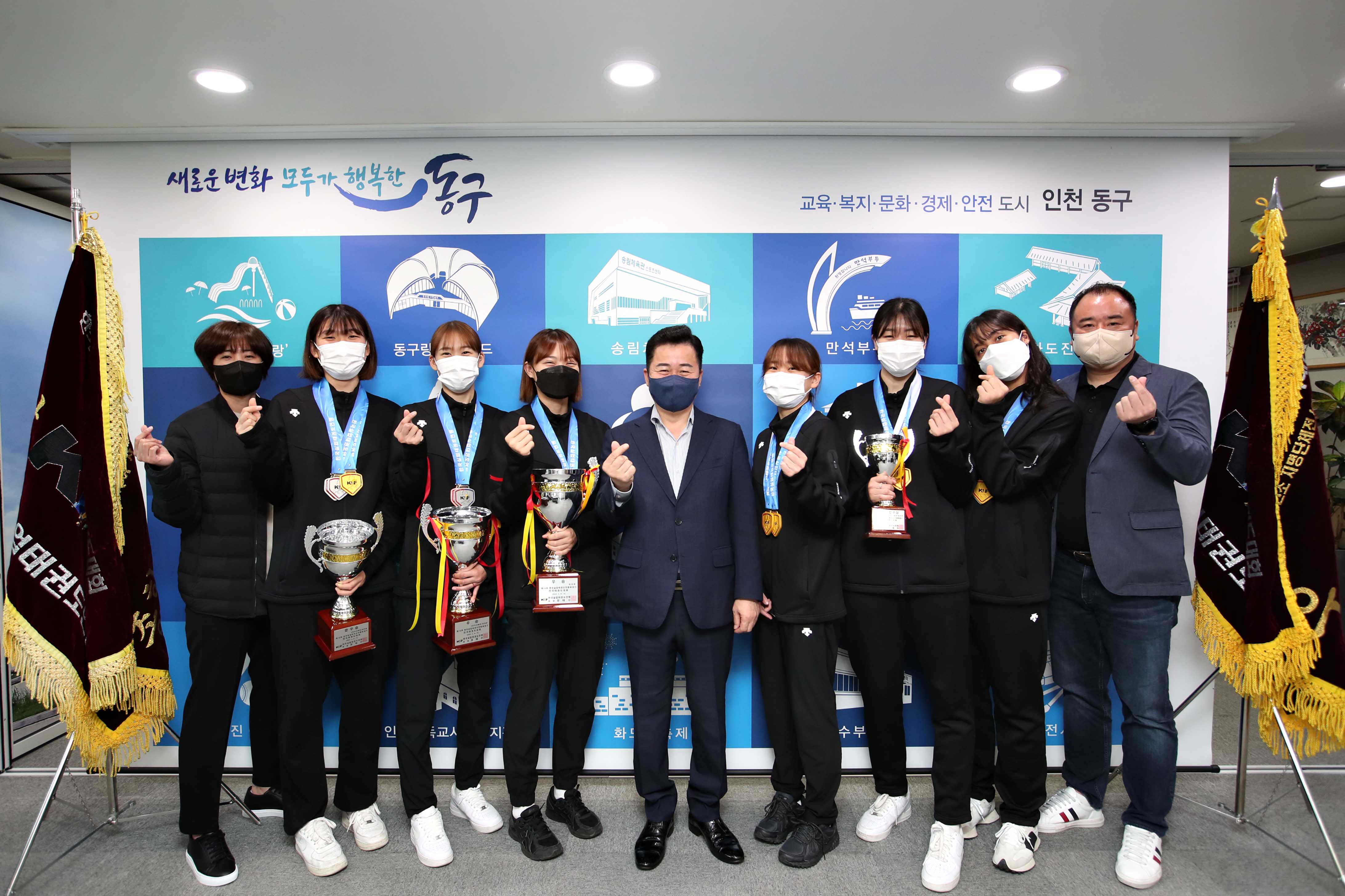 20220411_제16회_한국실업태권도연맹회장기_종합우승_등1.jpg 이미지