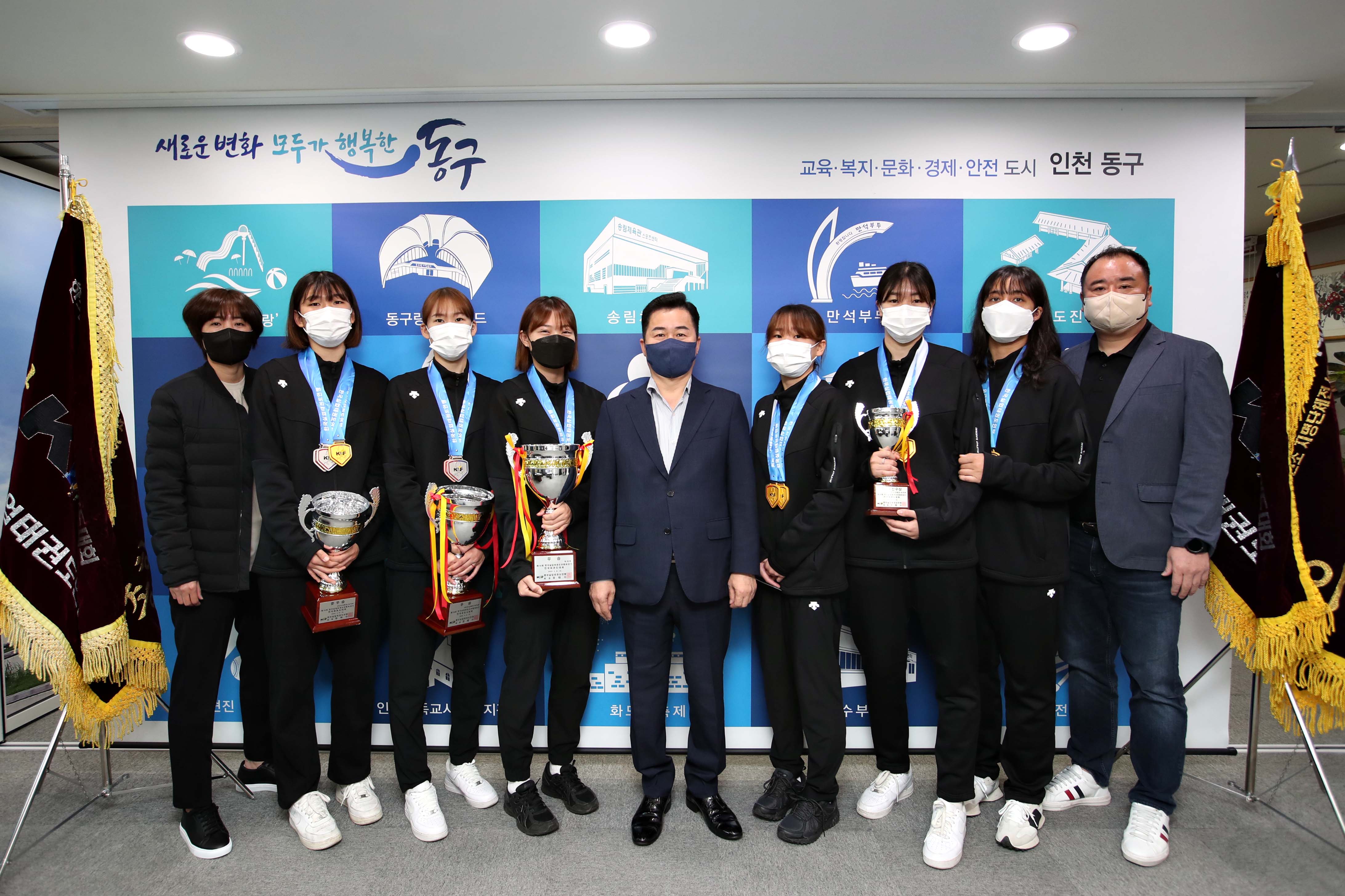 20220411_제16회_한국실업태권도연맹회장기_종합우승_등3.jpg 이미지