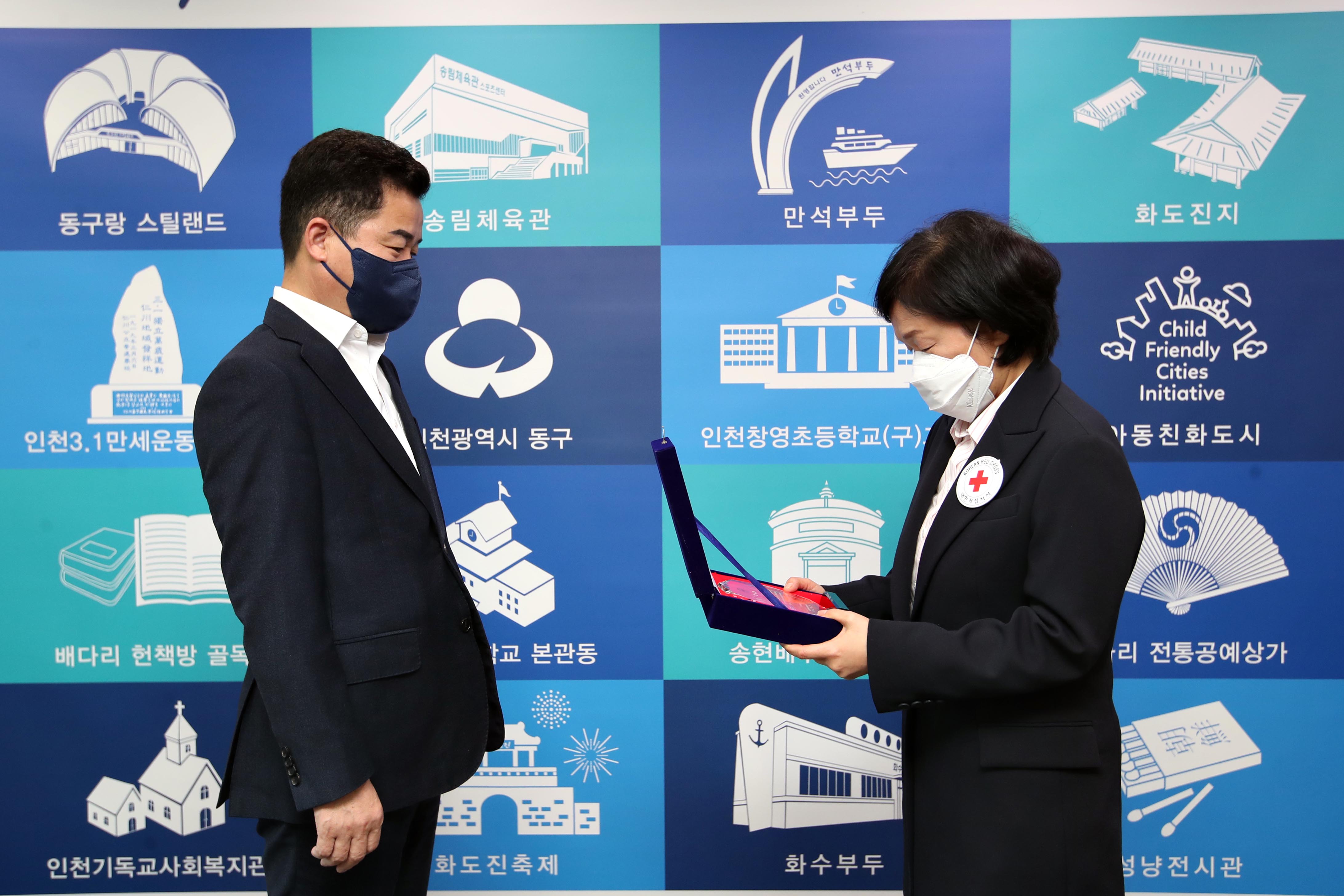 20220414_동구청,_대한적십자사인천지사_감사패_수상3.jpg 이미지