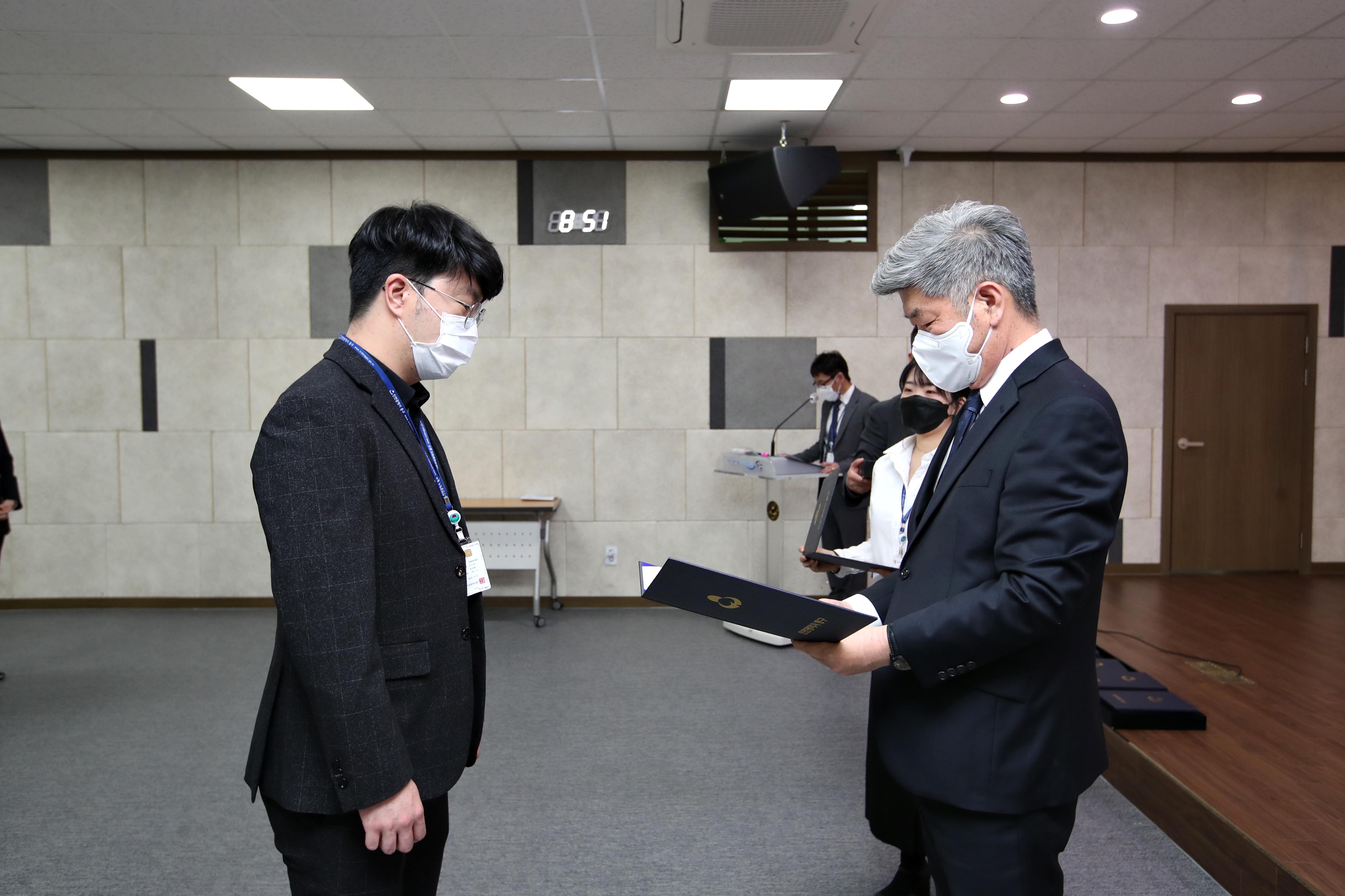 20220421_임용장_수여식7.jpg 이미지