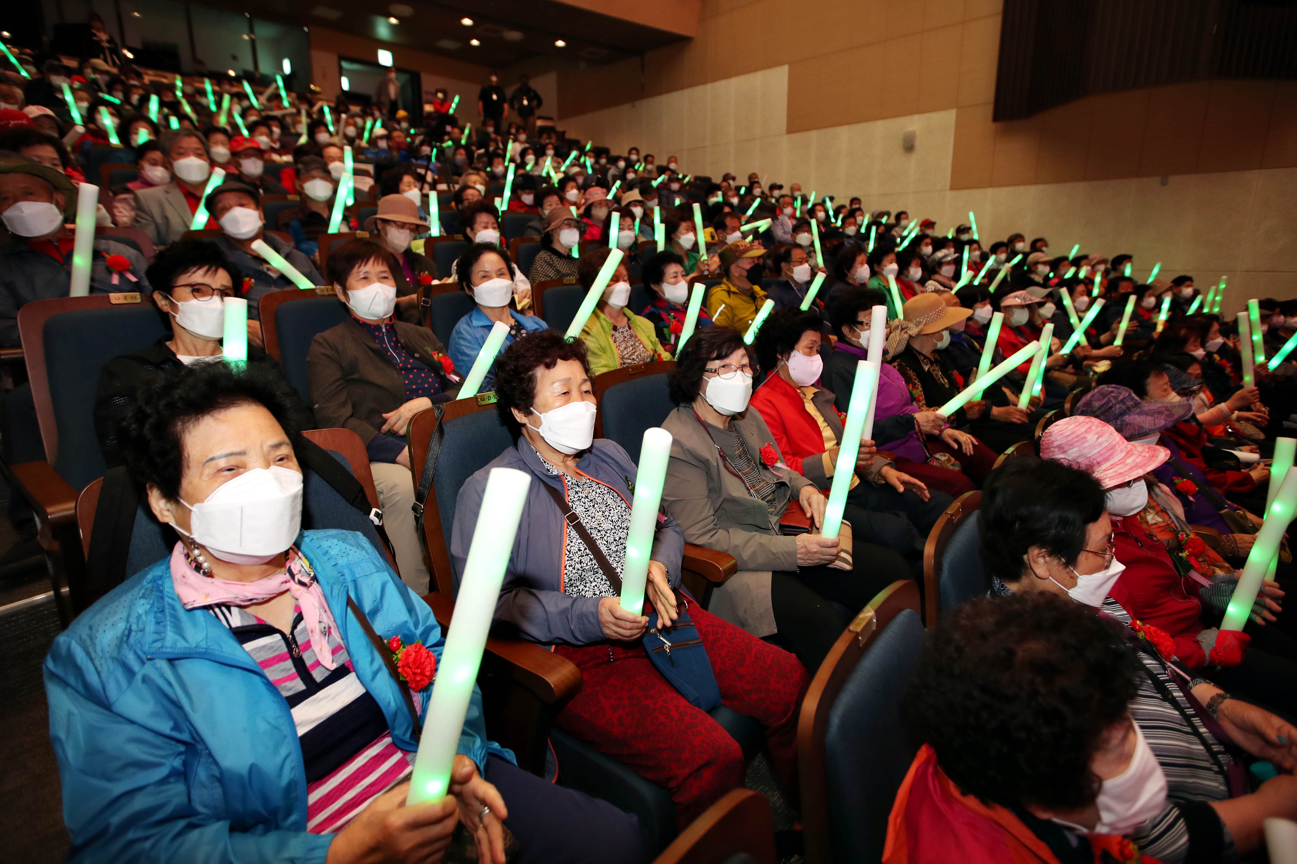 20220504_제50회_어버이날_기념_평양아리랑예술단_공연12.jpg 이미지