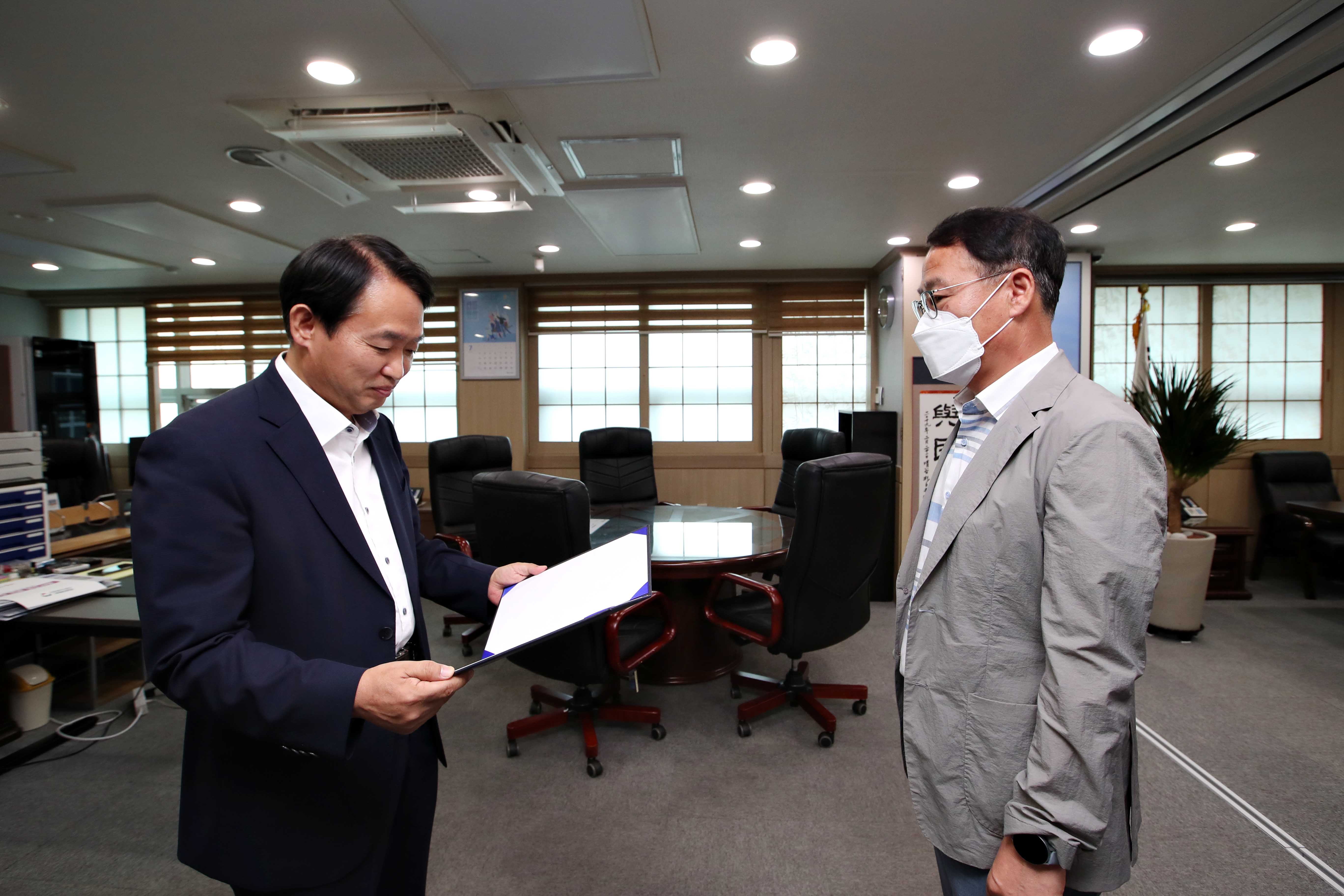 20220704_임용장_수여식2.jpg 이미지