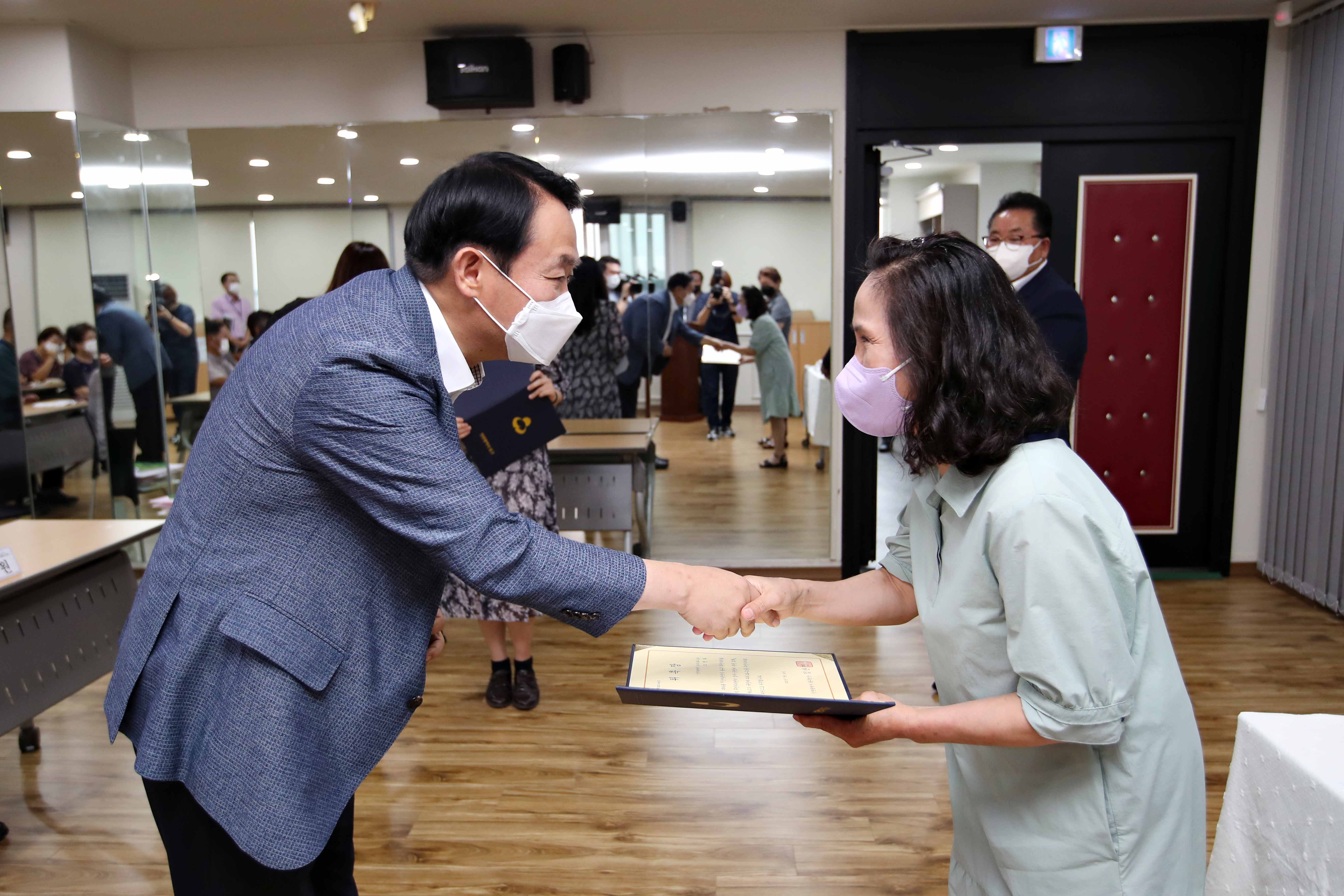 20220804_제2기_주민자치회_위원_위촉식_화수2동5.jpg 이미지