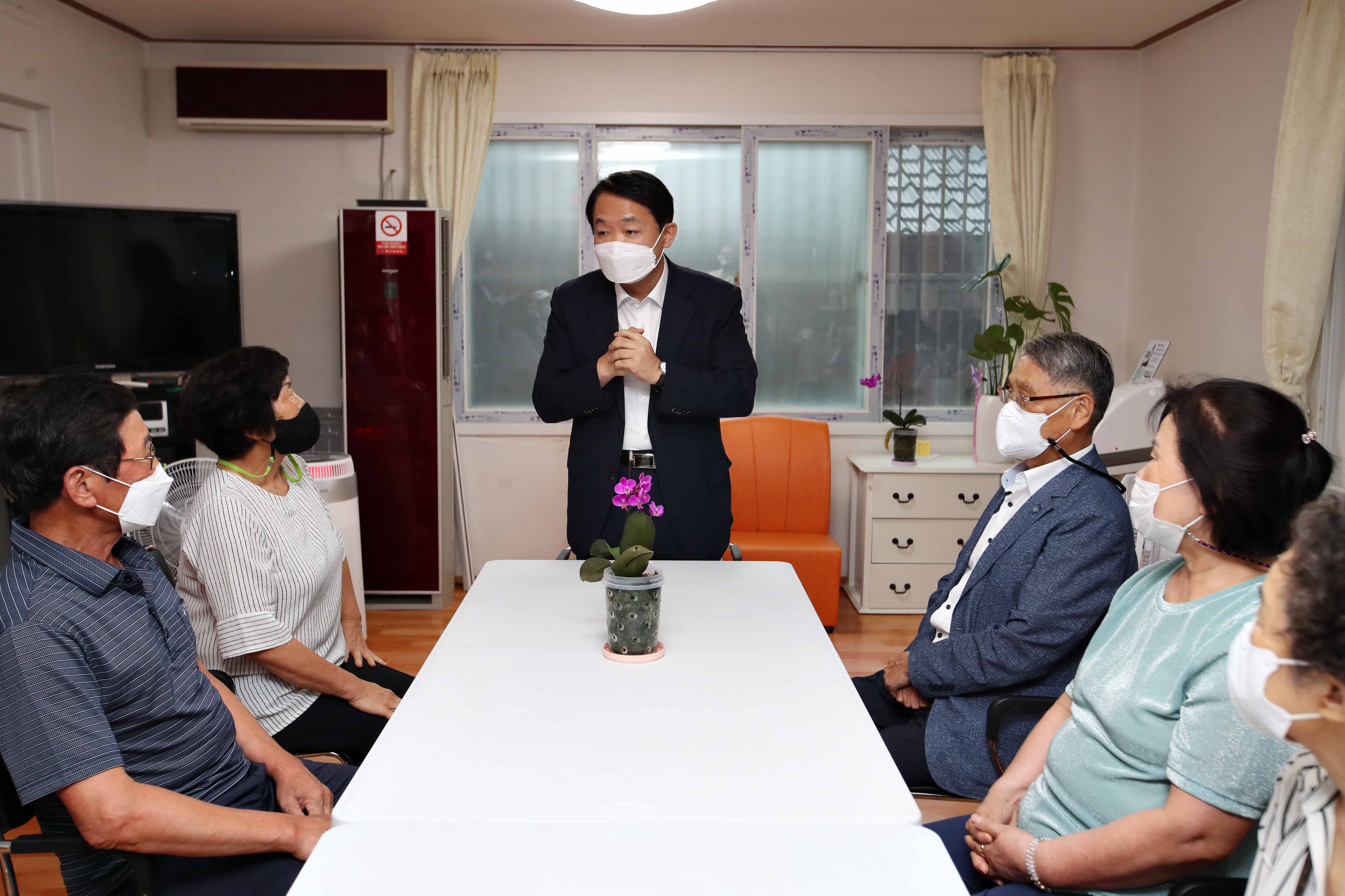 20220809_경로당_방문3.jpg 이미지