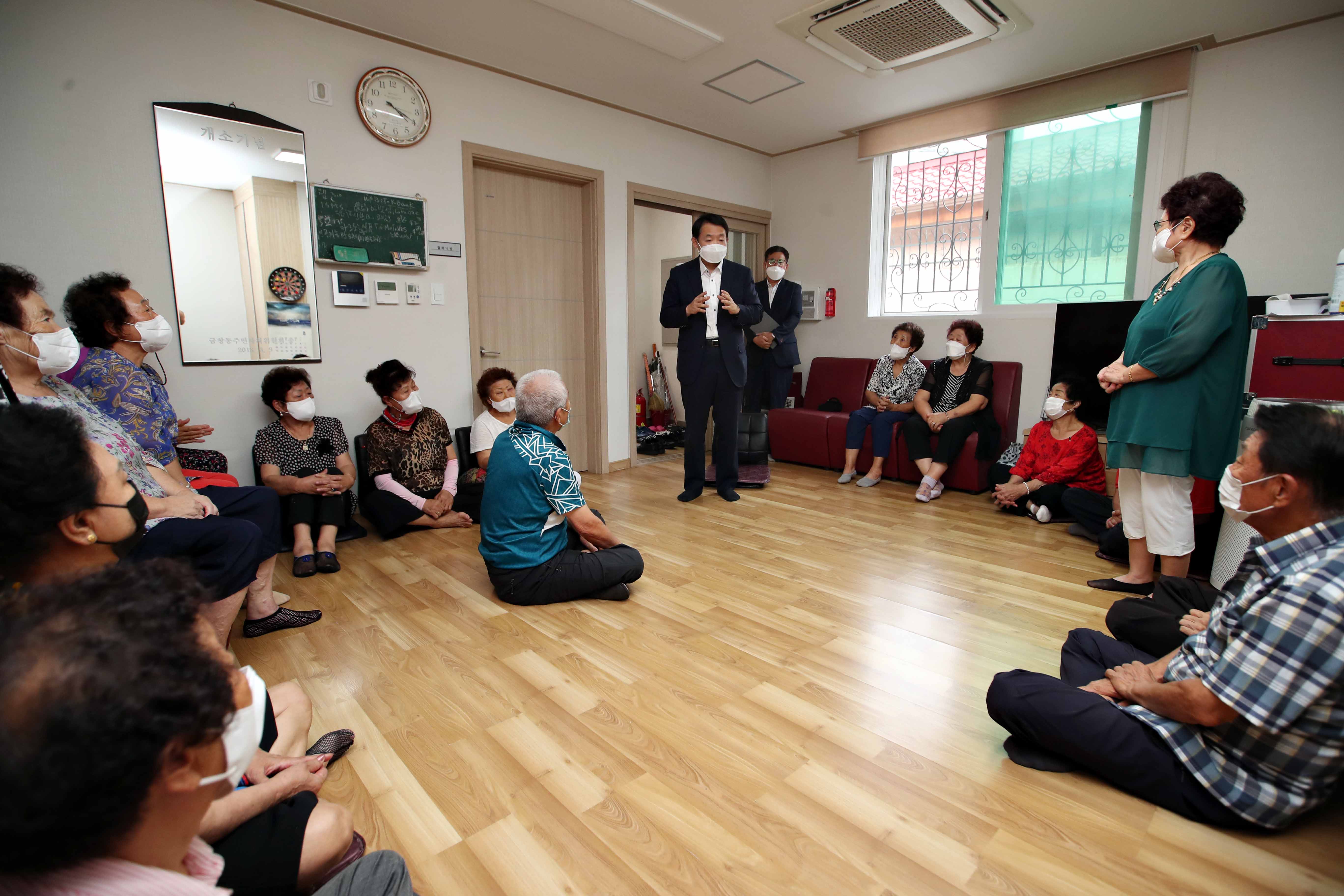 20220810_경로당_방문1.jpg 이미지