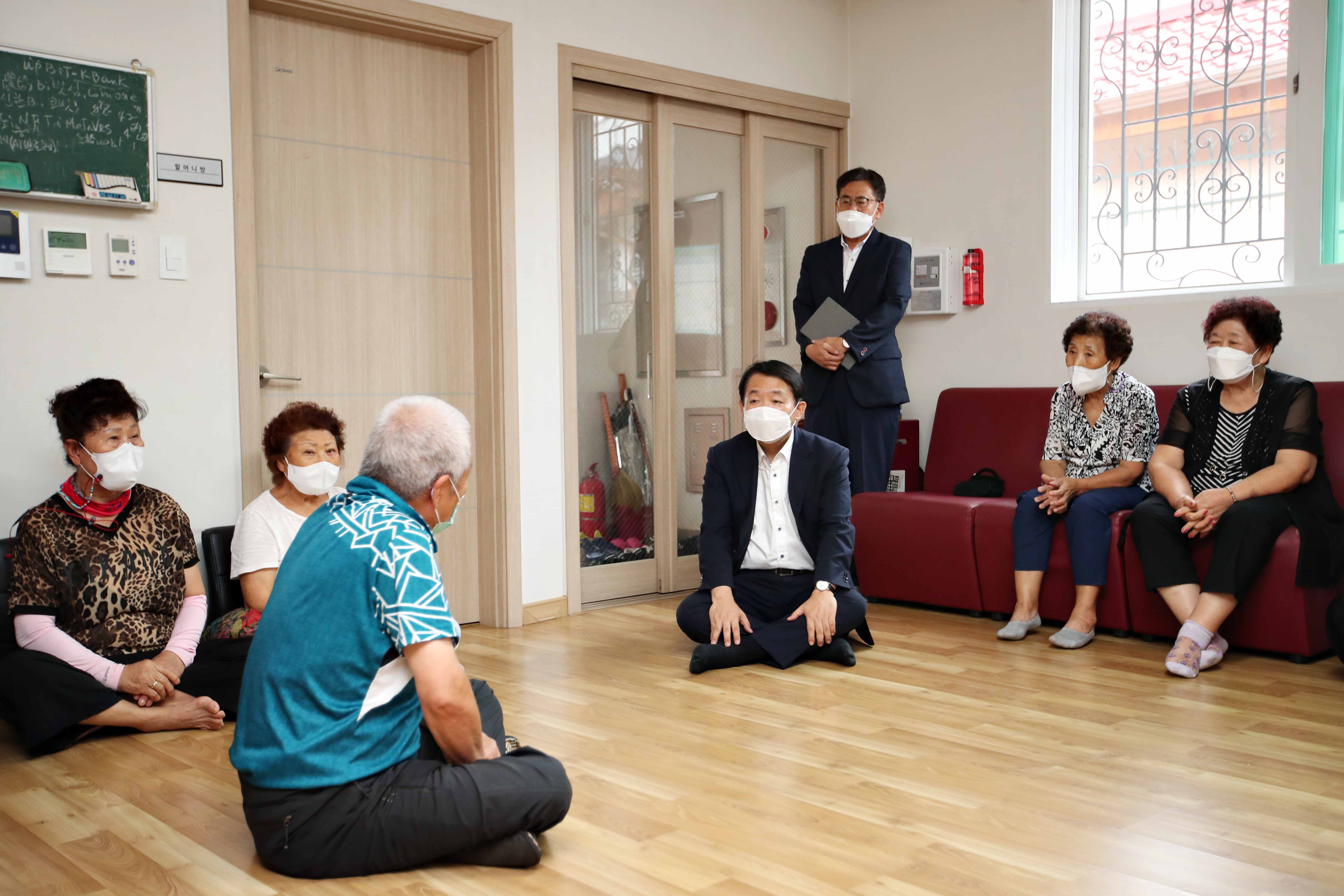 20220810_경로당_방문8.jpg 이미지