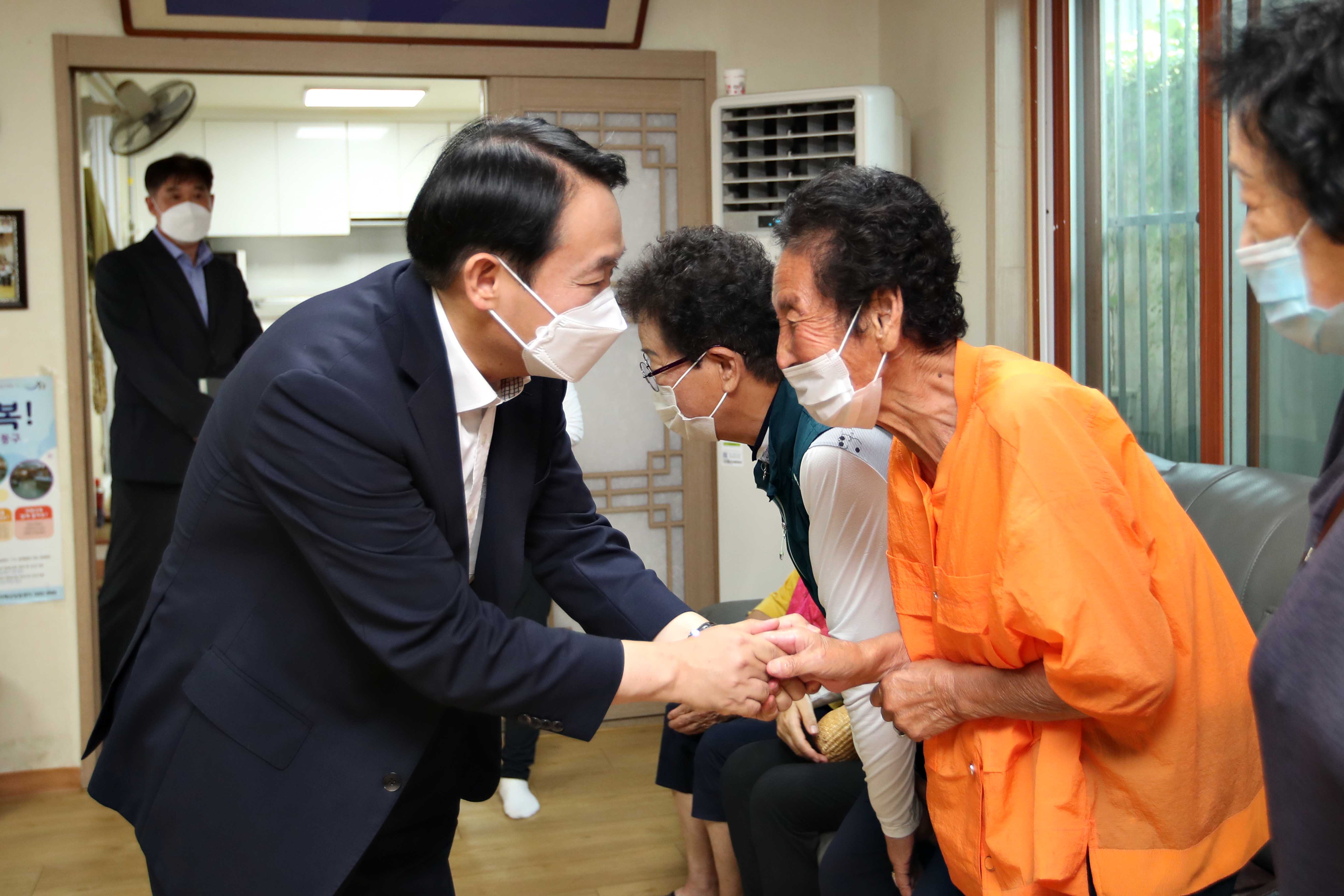 20220811_경로당_방문3.jpg 이미지